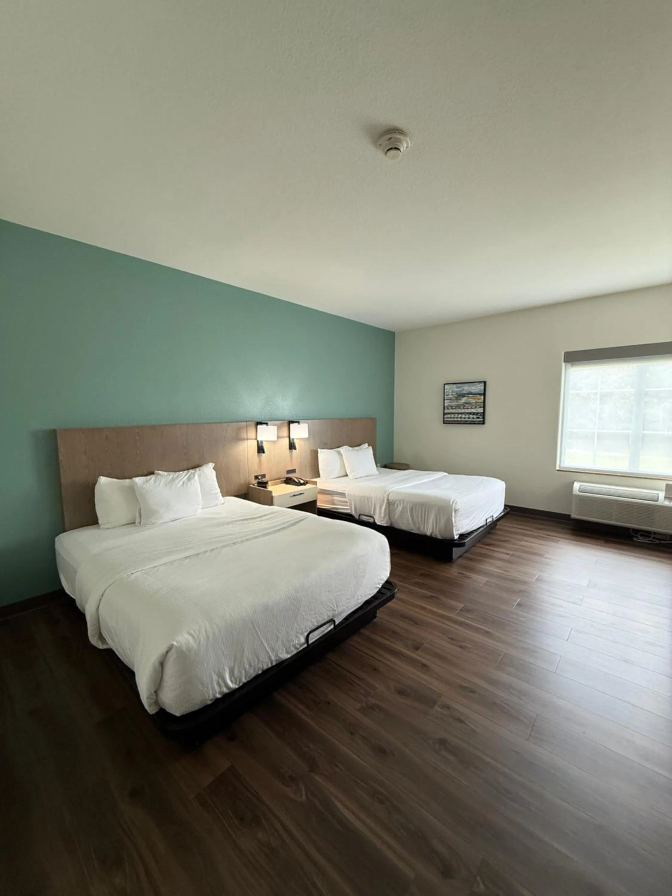 Queen Room with Two Queen Beds and Bath Tub - Mobility Accessible/Non-Smoking in La Quinta by Wyndham Searcy