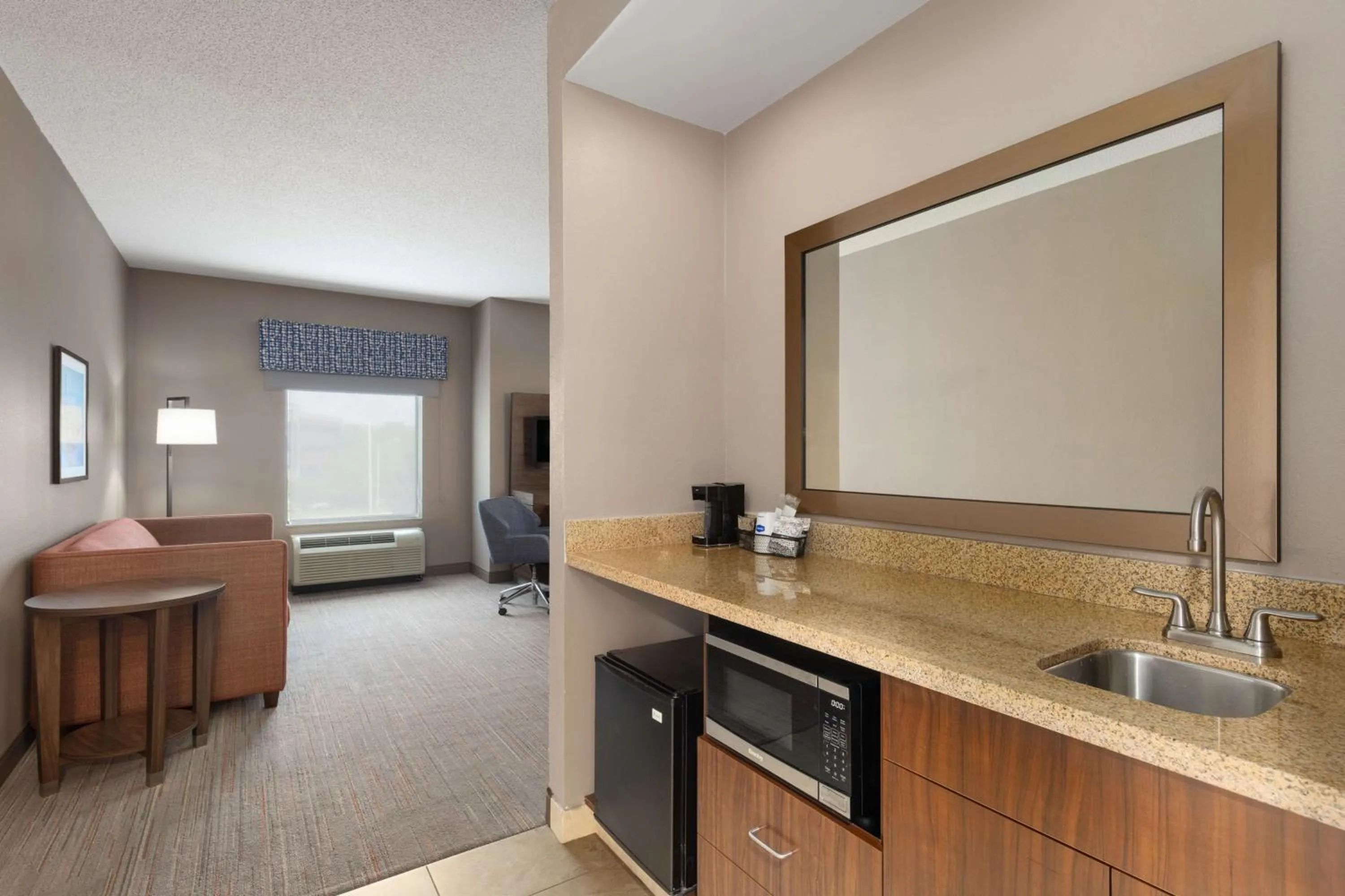 King Room with Sofa Bed - Non-Smoking in Hampton Inn & Suites Harrisburg