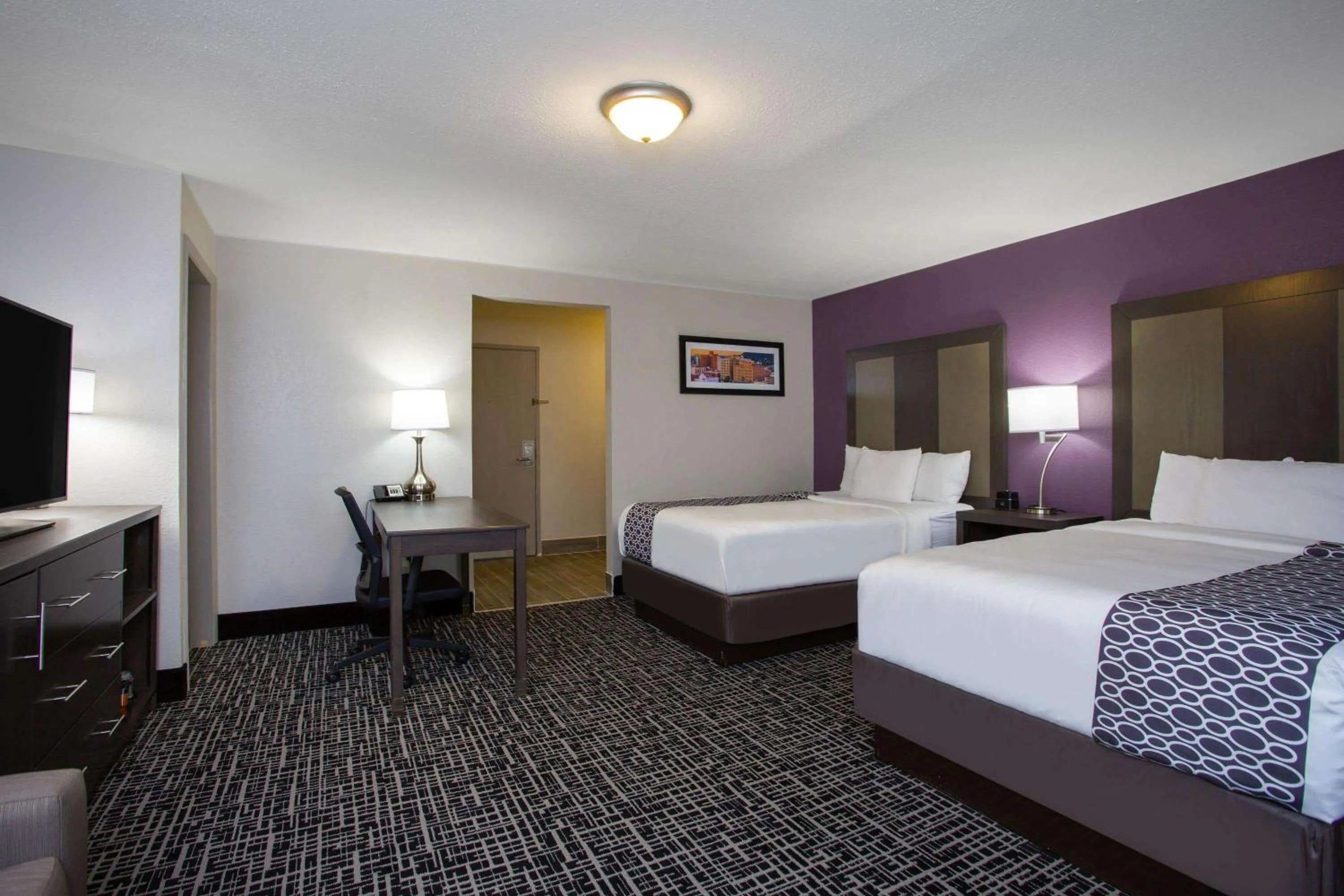Deluxe Double Suite with Mountain View - Non-Smoking in La Quinta Inn by Wyndham Roanoke Salem