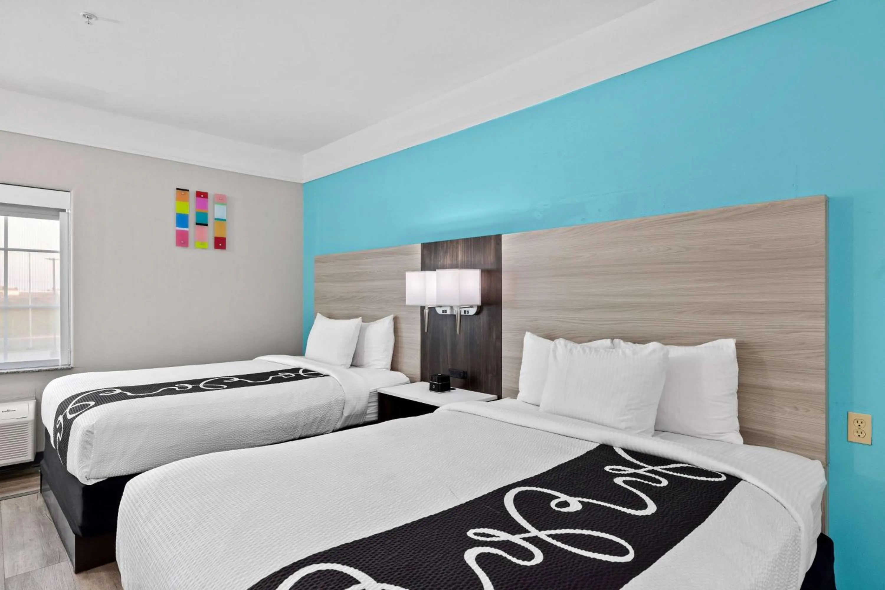 Queen Room with Two Queen Beds and Bath Tub - Mobility/Hearing Access - Non-Smoking in La Quinta Inn Suites by Wyndham Raymondville Harlingen