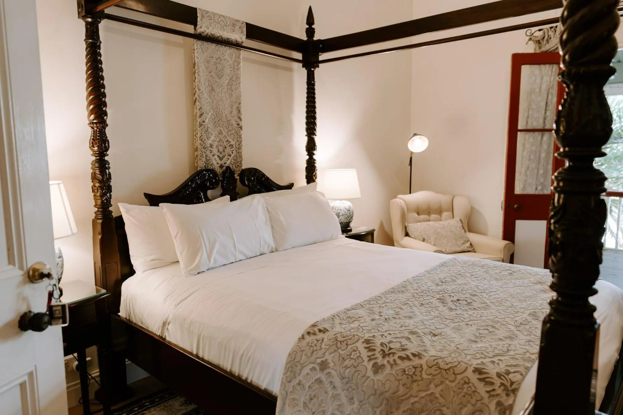 Queen Room - Veranda R5 in The Abbey