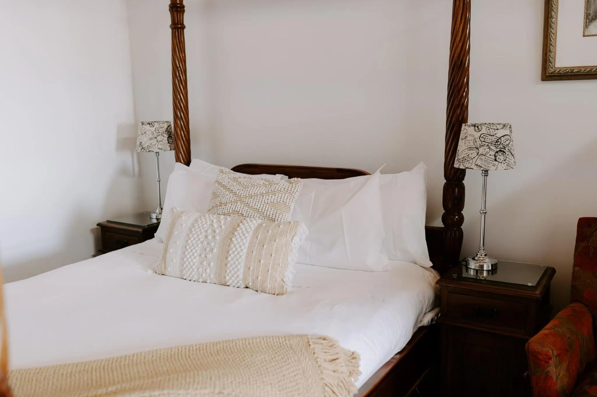 Queen Room with Balcony in The Abbey