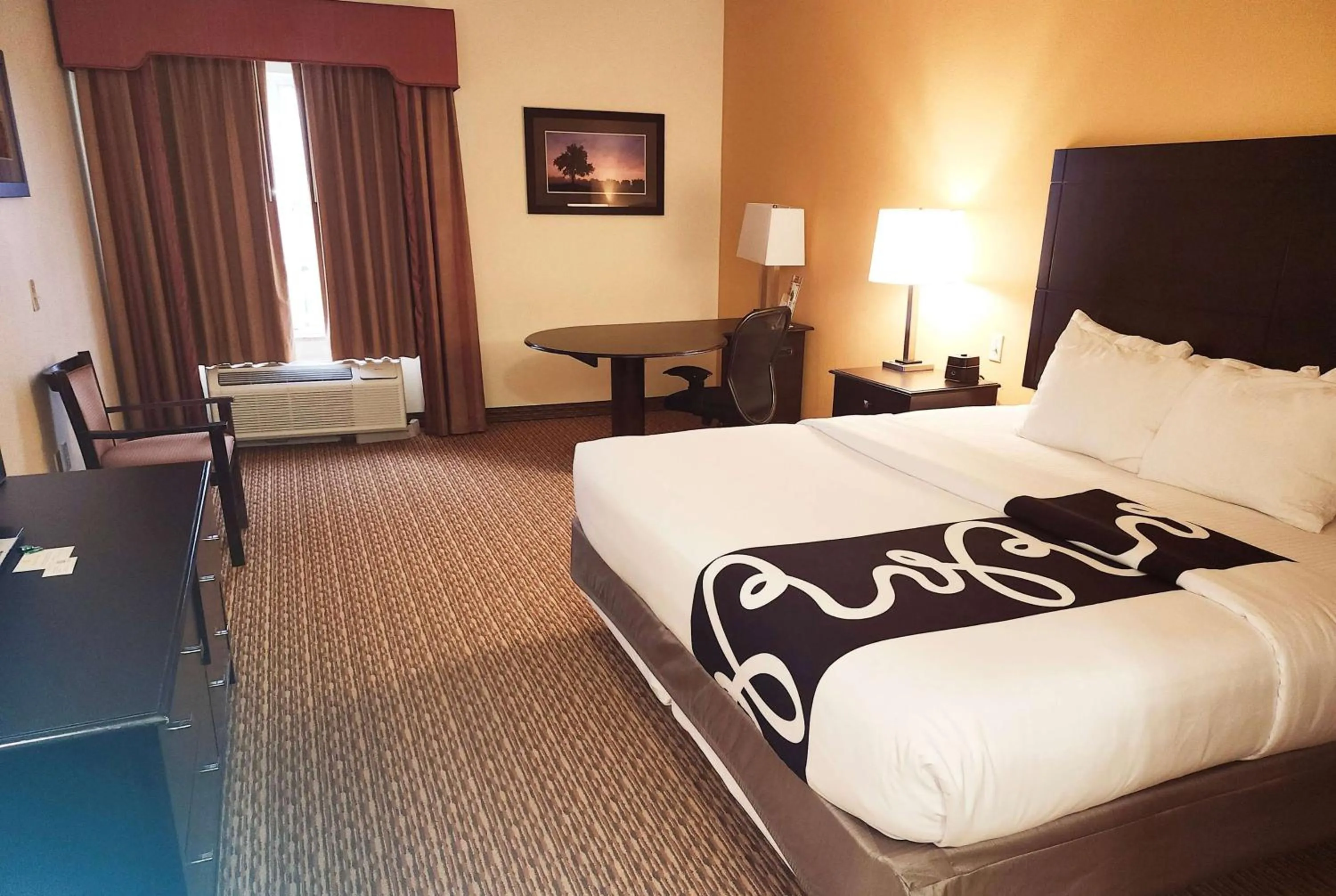 Deluxe Executive King Room with Mobility/Hearing Impaired Access - Non-Smoking in La Quinta by Wyndham Stillwater -University Area