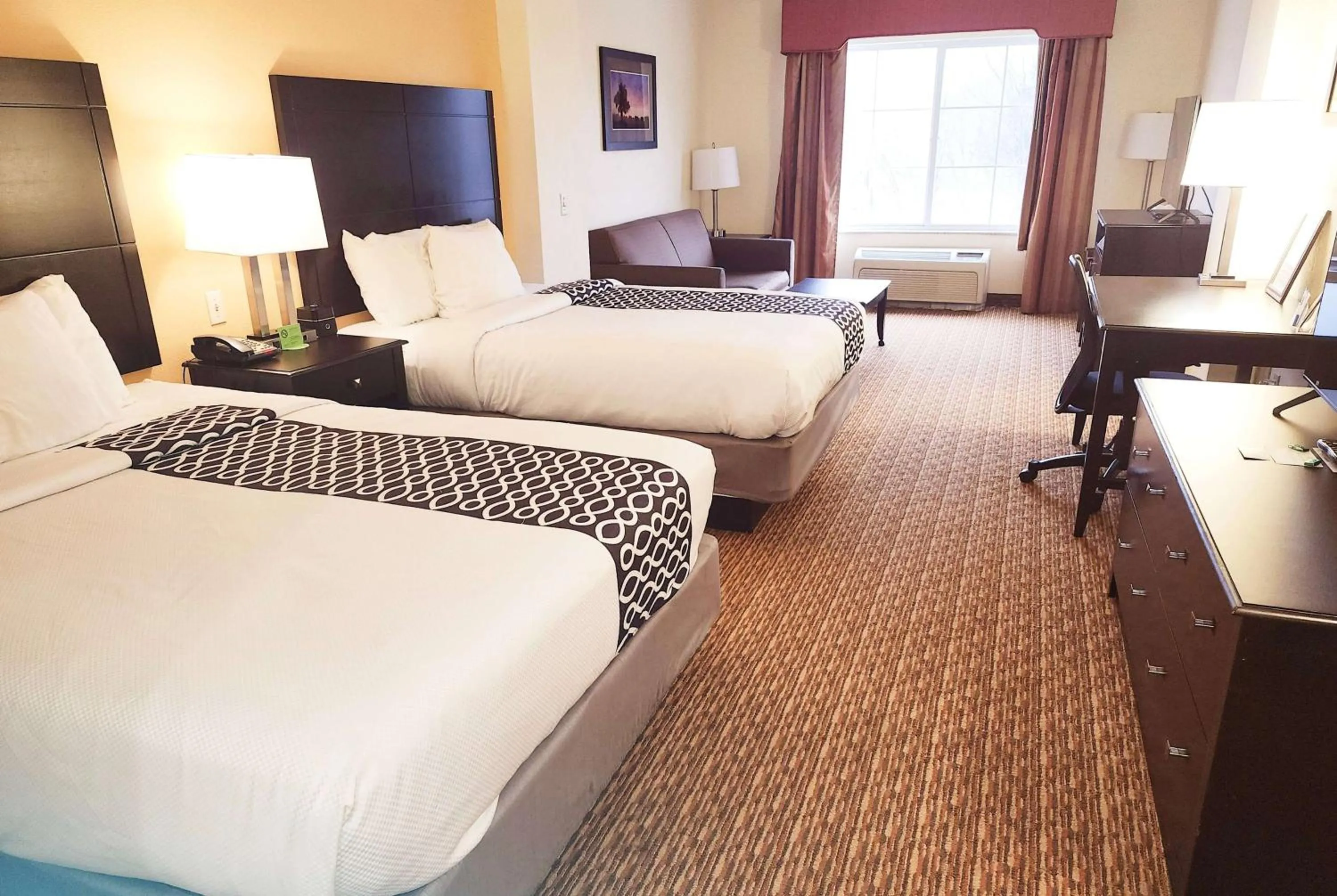 Executive Queen Room with Two Queen Beds in La Quinta by Wyndham Stillwater -University Area
