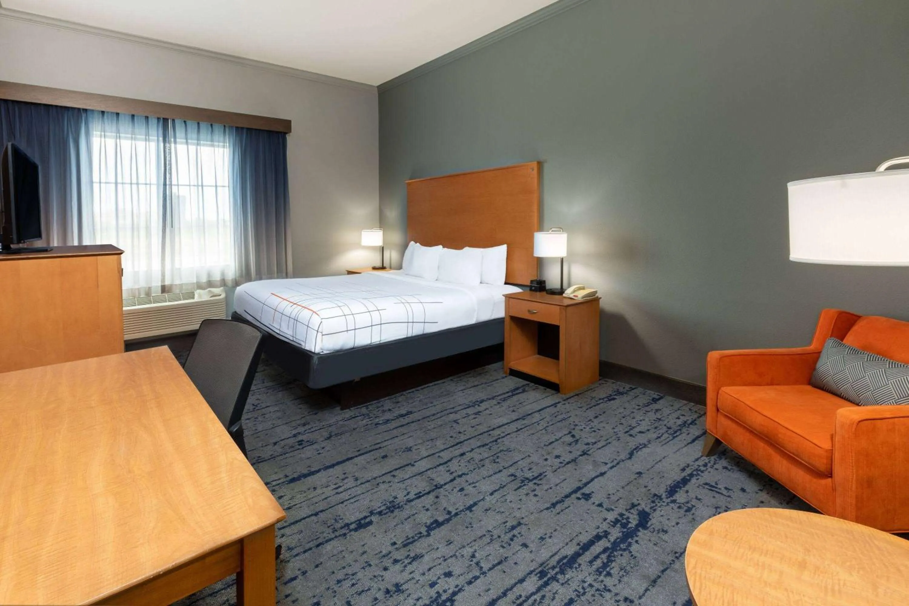 Deluxe King Room - Non-Smoking in La Quinta by Wyndham Bridgeport