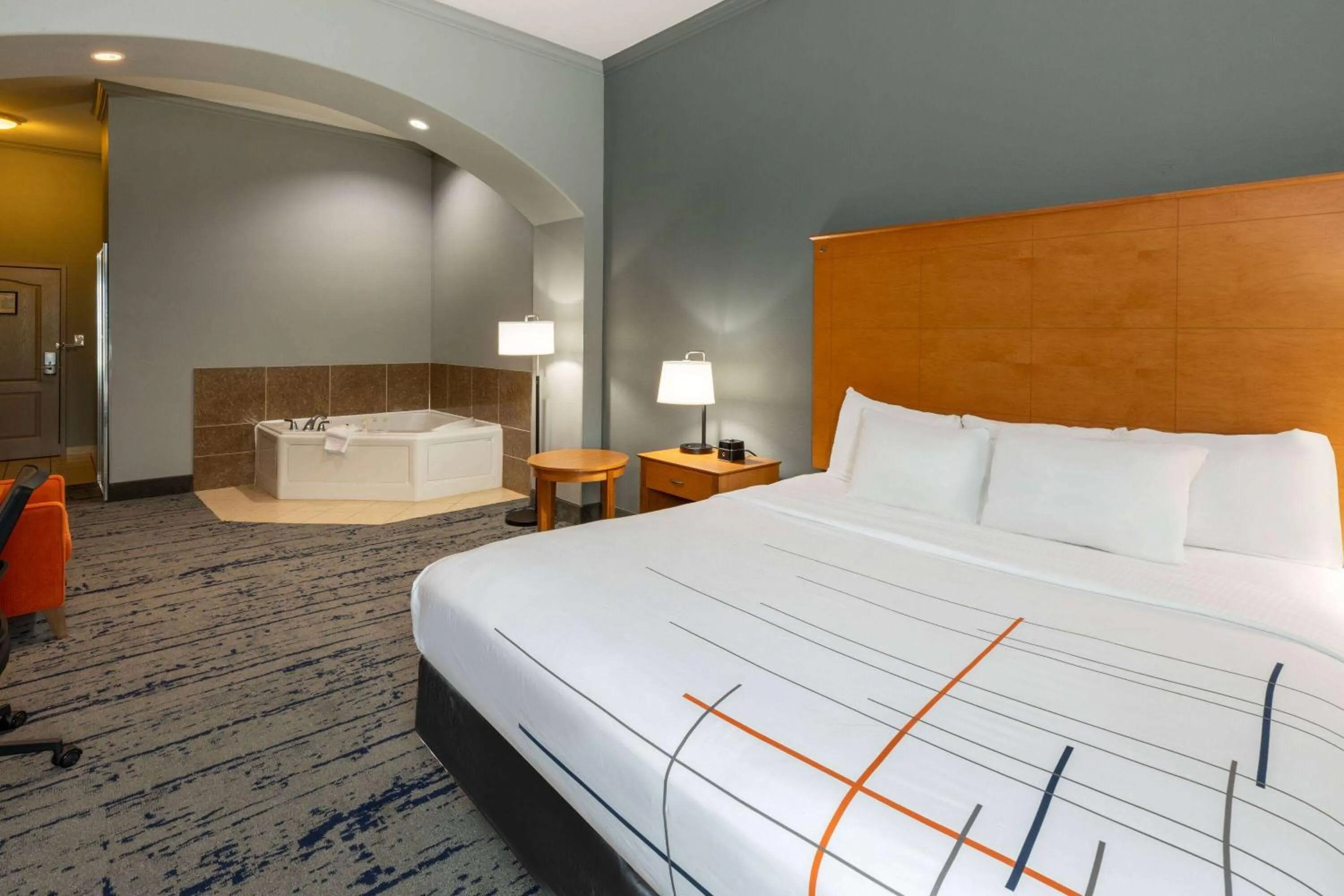 Premier Room with One King Bed and Jetted Tub in La Quinta by Wyndham Bridgeport