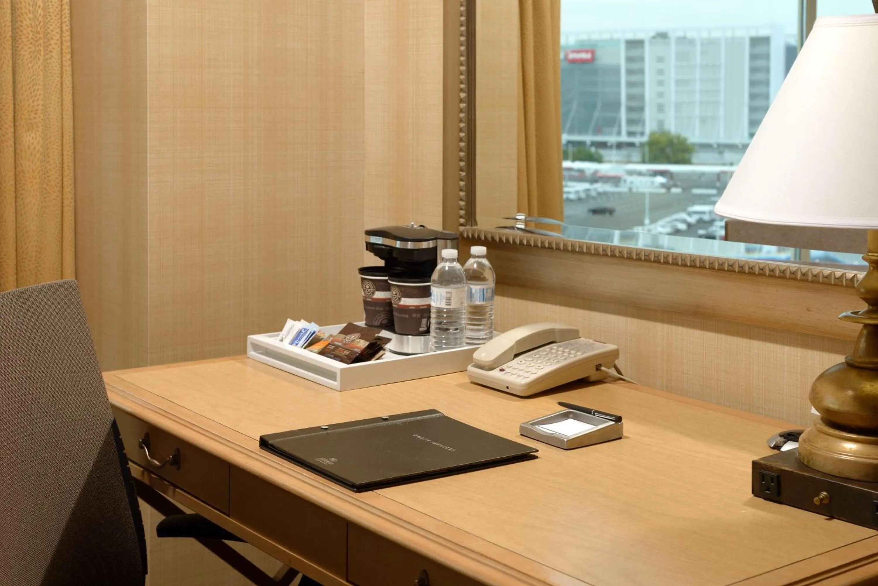 One King Bed with Sofa Bed and Stadium View in Hilton Santa Clara