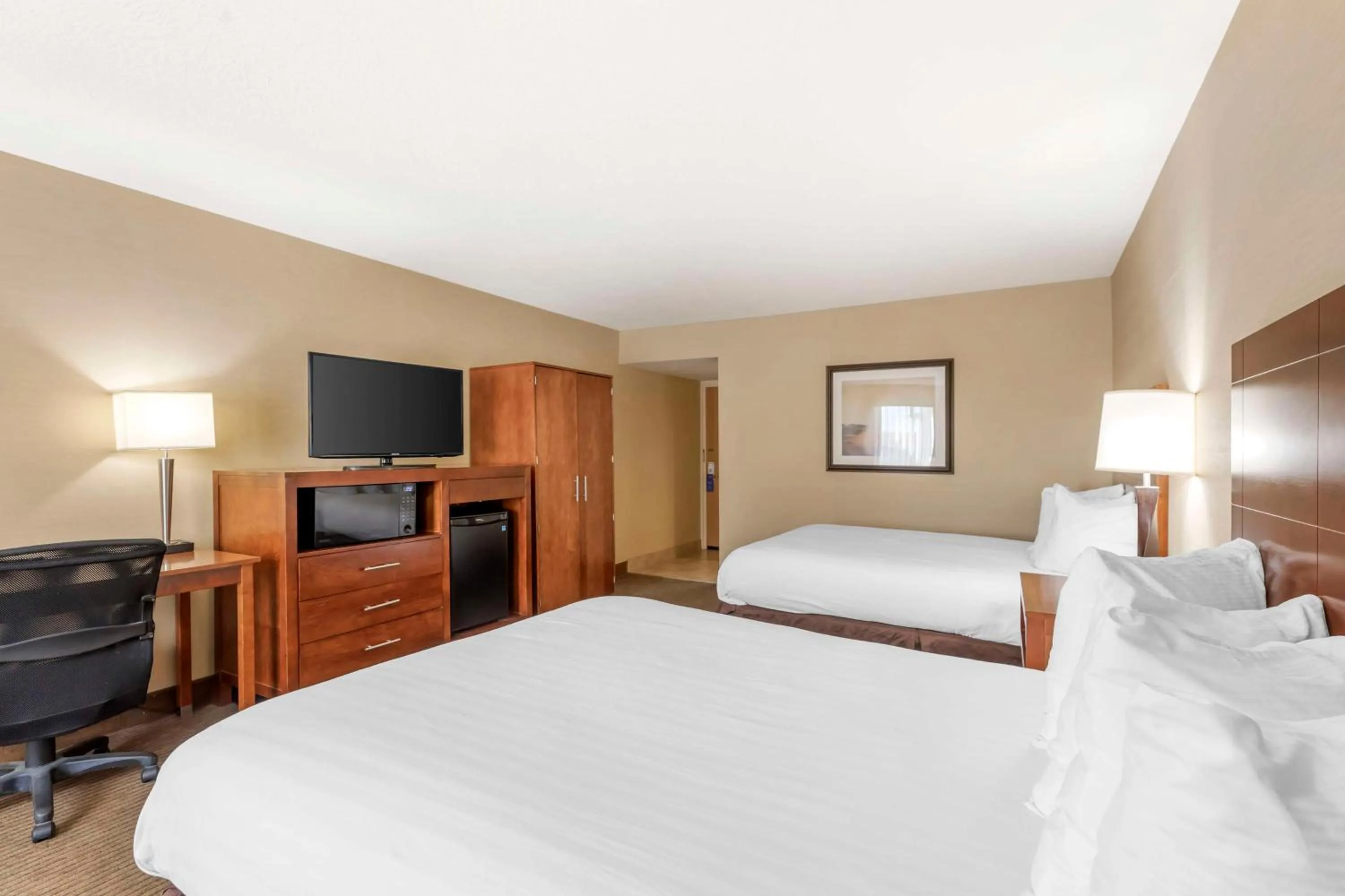 Queen Room with Two Queen Beds and Roll-In Shower - Mobility Accessible/Non-Smoking in Best Western Cotton Tree Inn