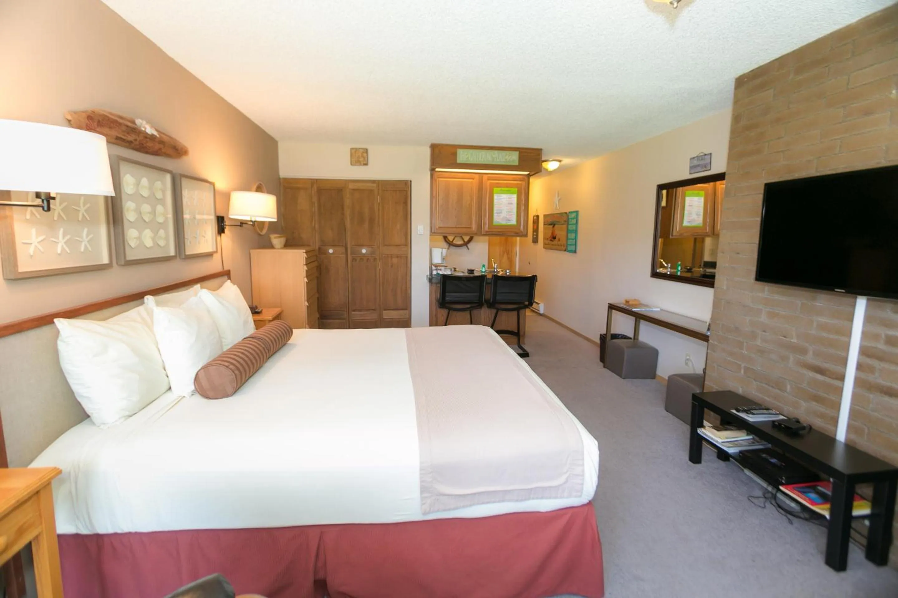 King Studio - 111 - No Pets in Grey Gull