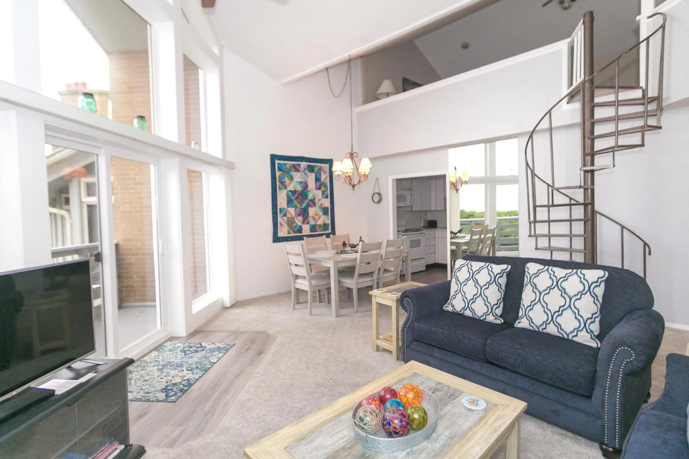 Penthouse Apartment - 307 - No Pets in Grey Gull