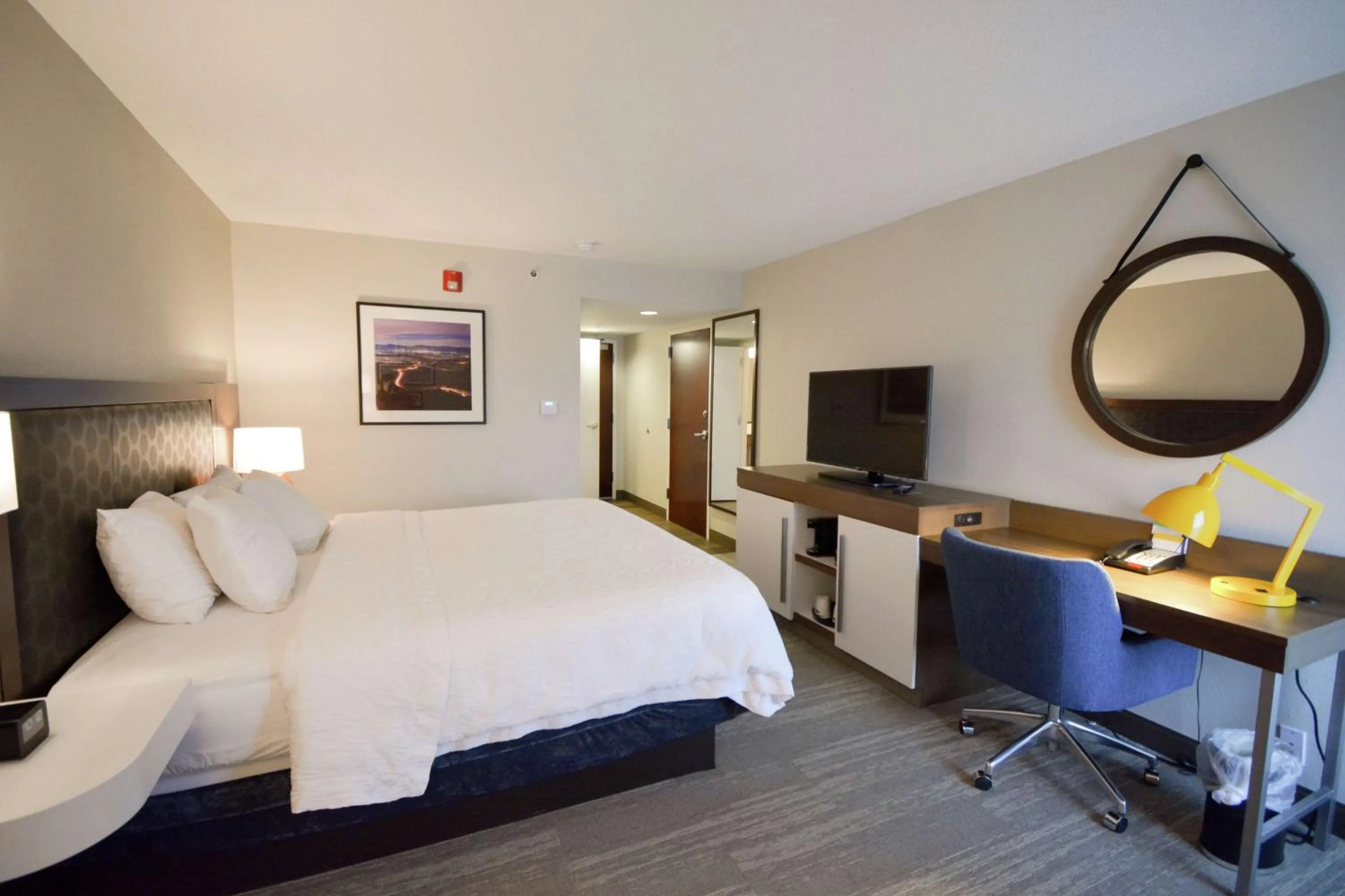 King Room - Mobility Access/Non-Smoking in Hampton Inn Salem East - Electric Road