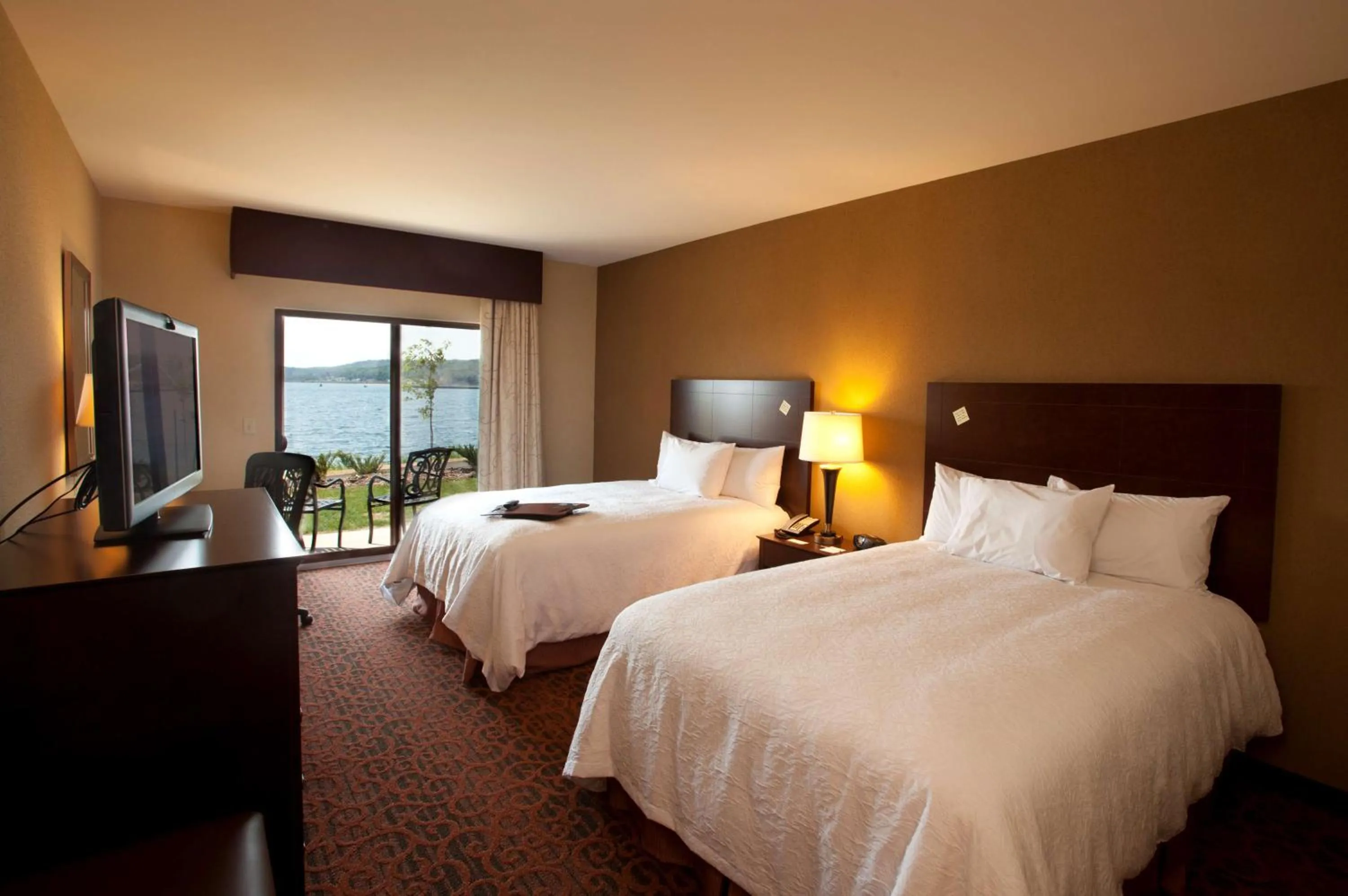 Queen Room with Two Queen Beds - Lake View in Hampton Inn Marquette-Waterfront