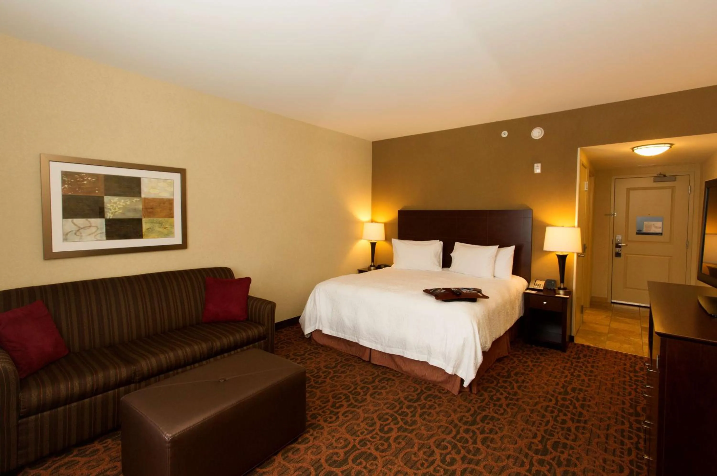 King Room with Sofa Bed and Lake View in Hampton Inn Marquette-Waterfront