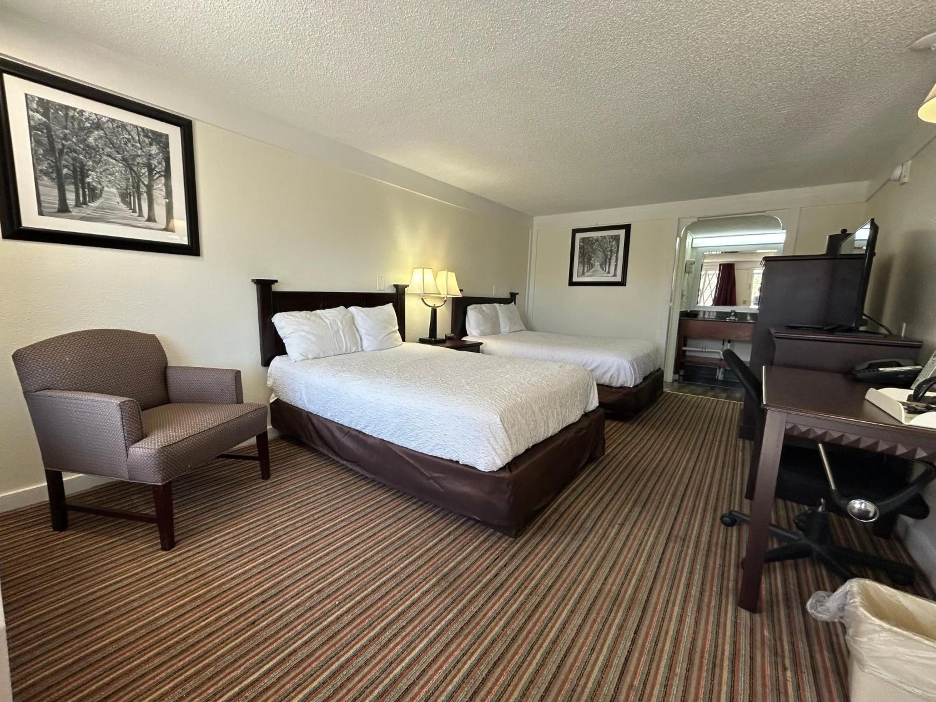 Double Room with Two Double Beds - Non-Smoking in Knights Inn Somerset