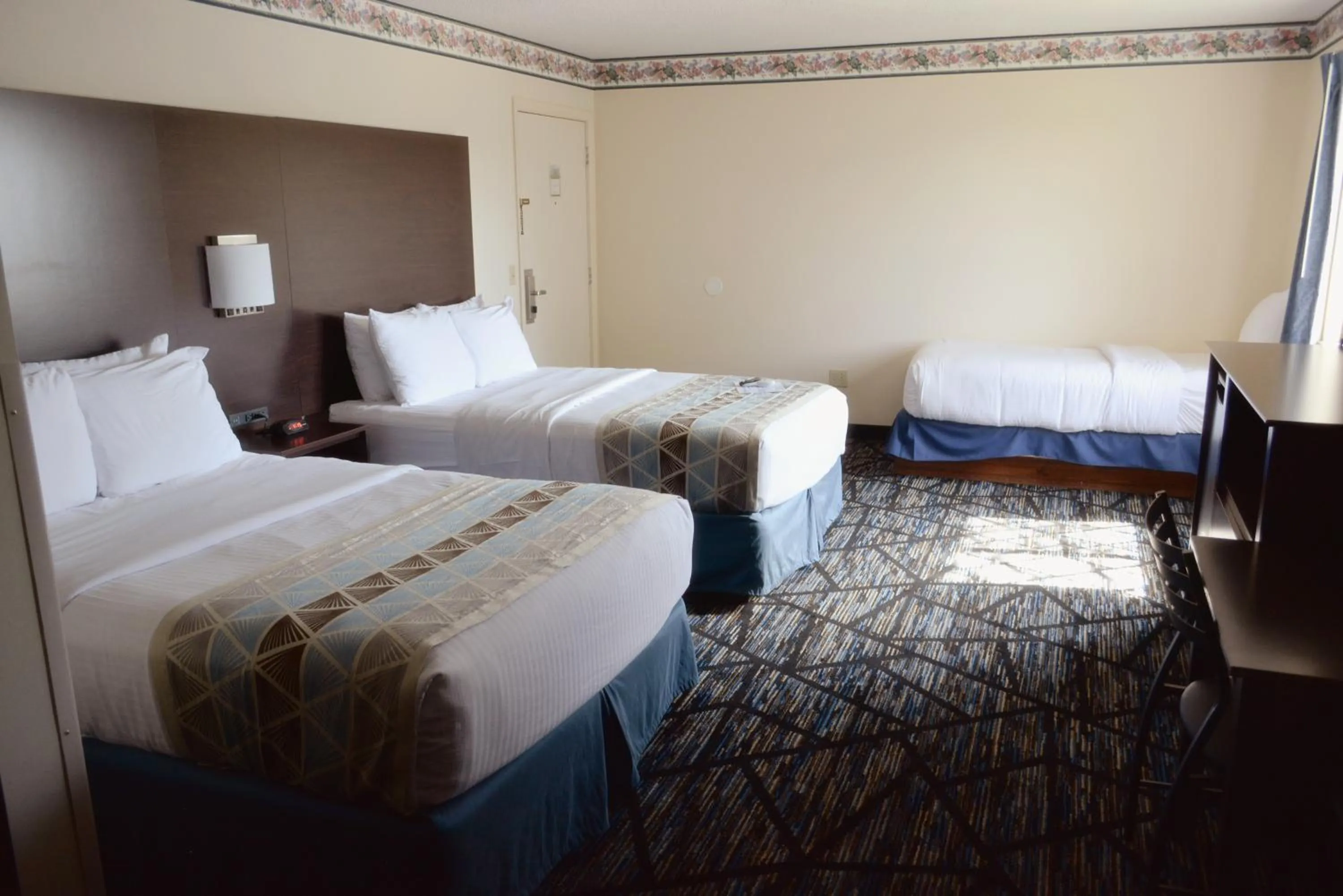 Deluxe Double Room with Extra Bed in Frankenmuth Motel