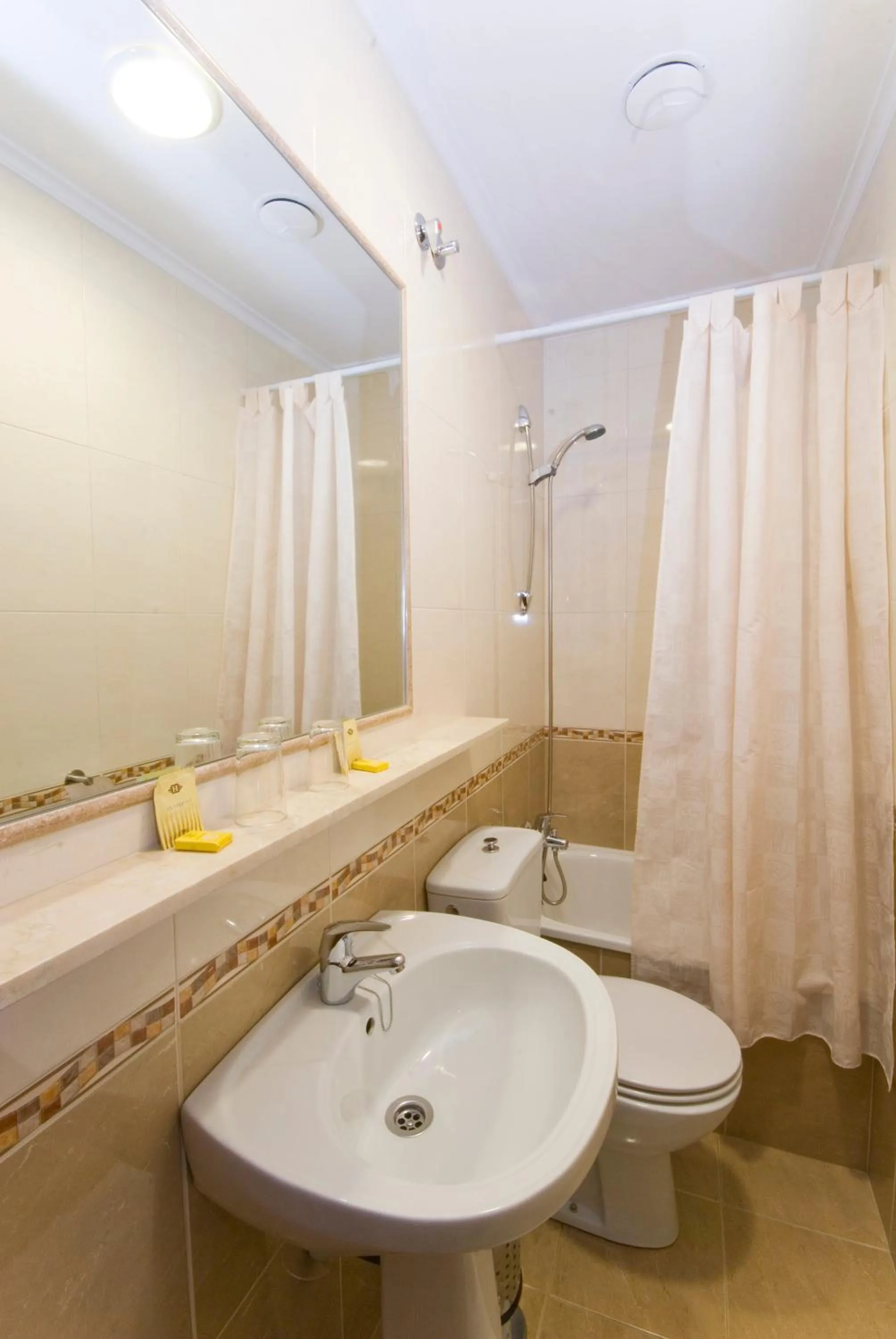 Twin Room in Hostal Edreira