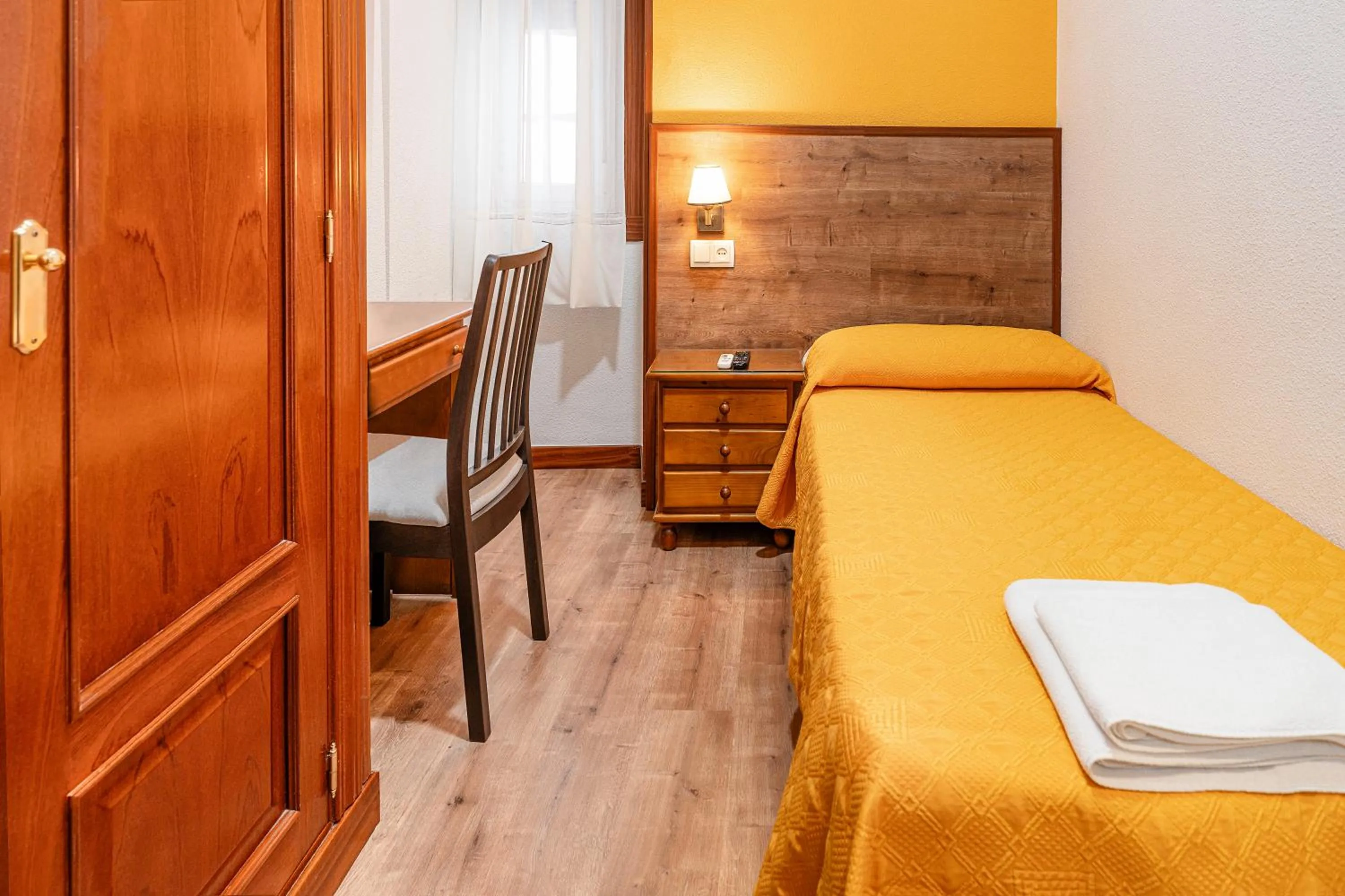 Single Room with Shared Bathroom in Hostal Edreira