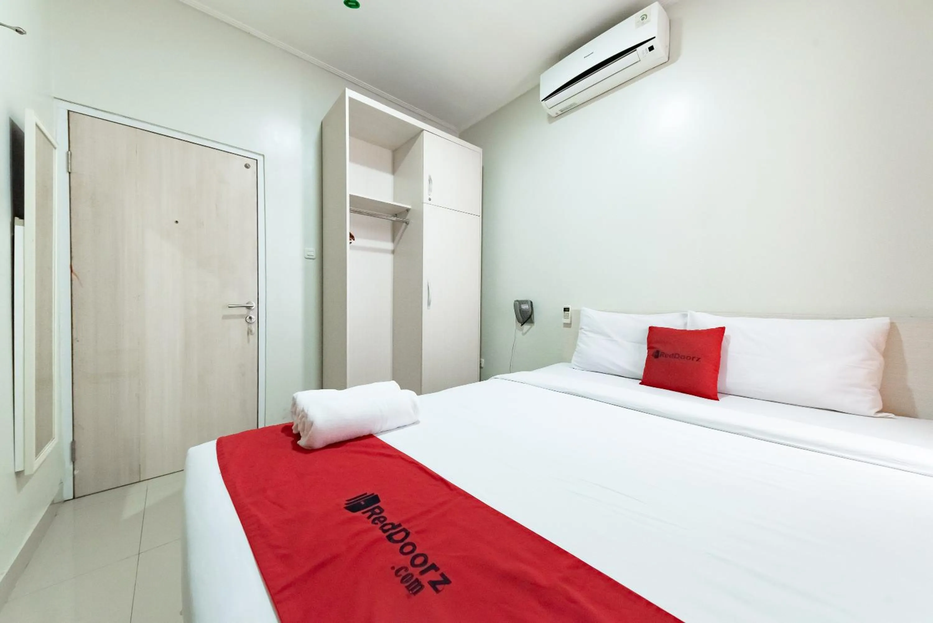 Double Room in RedDoorz near Pasar Baru Bandung