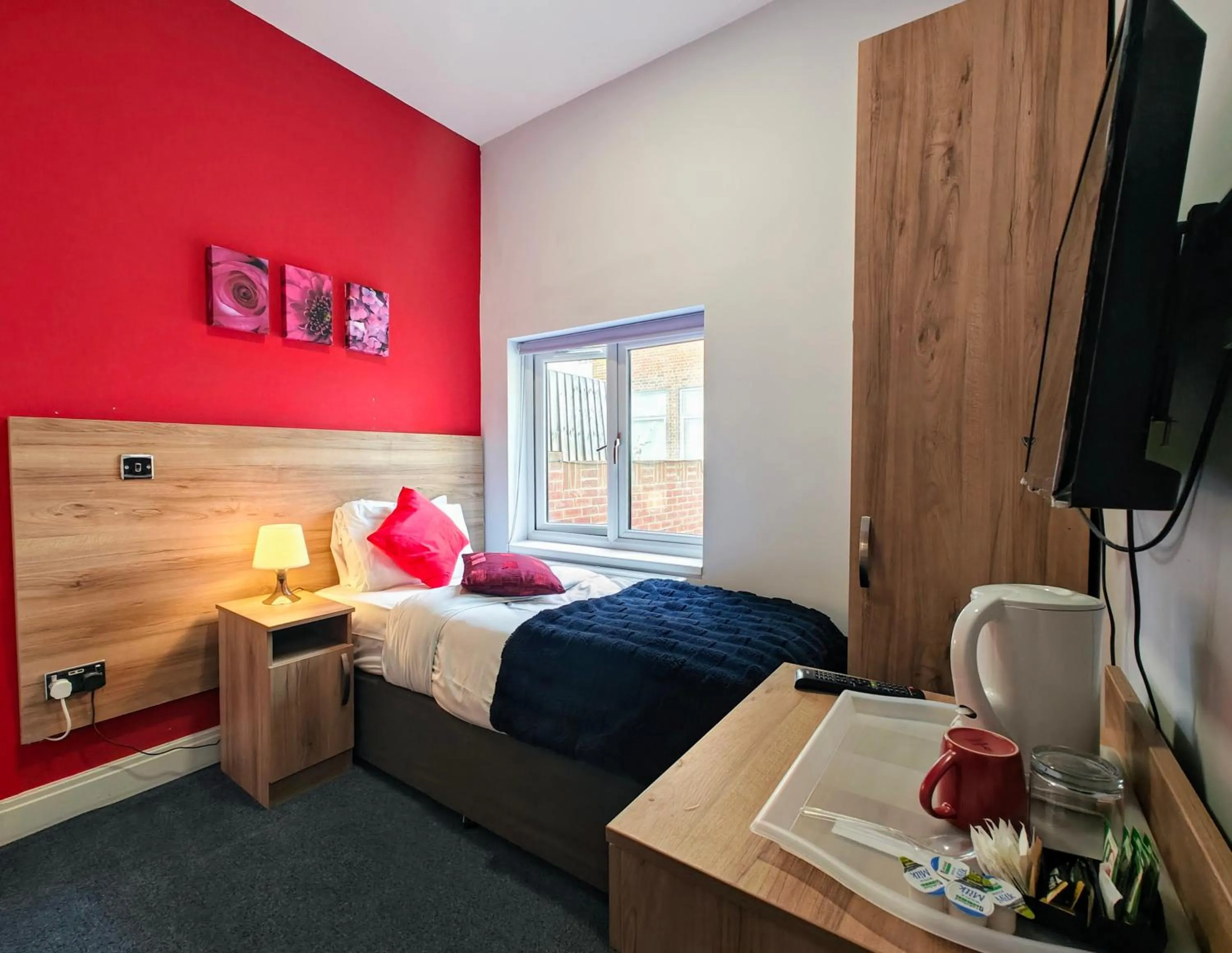 Single Room in Wellesley Hotel