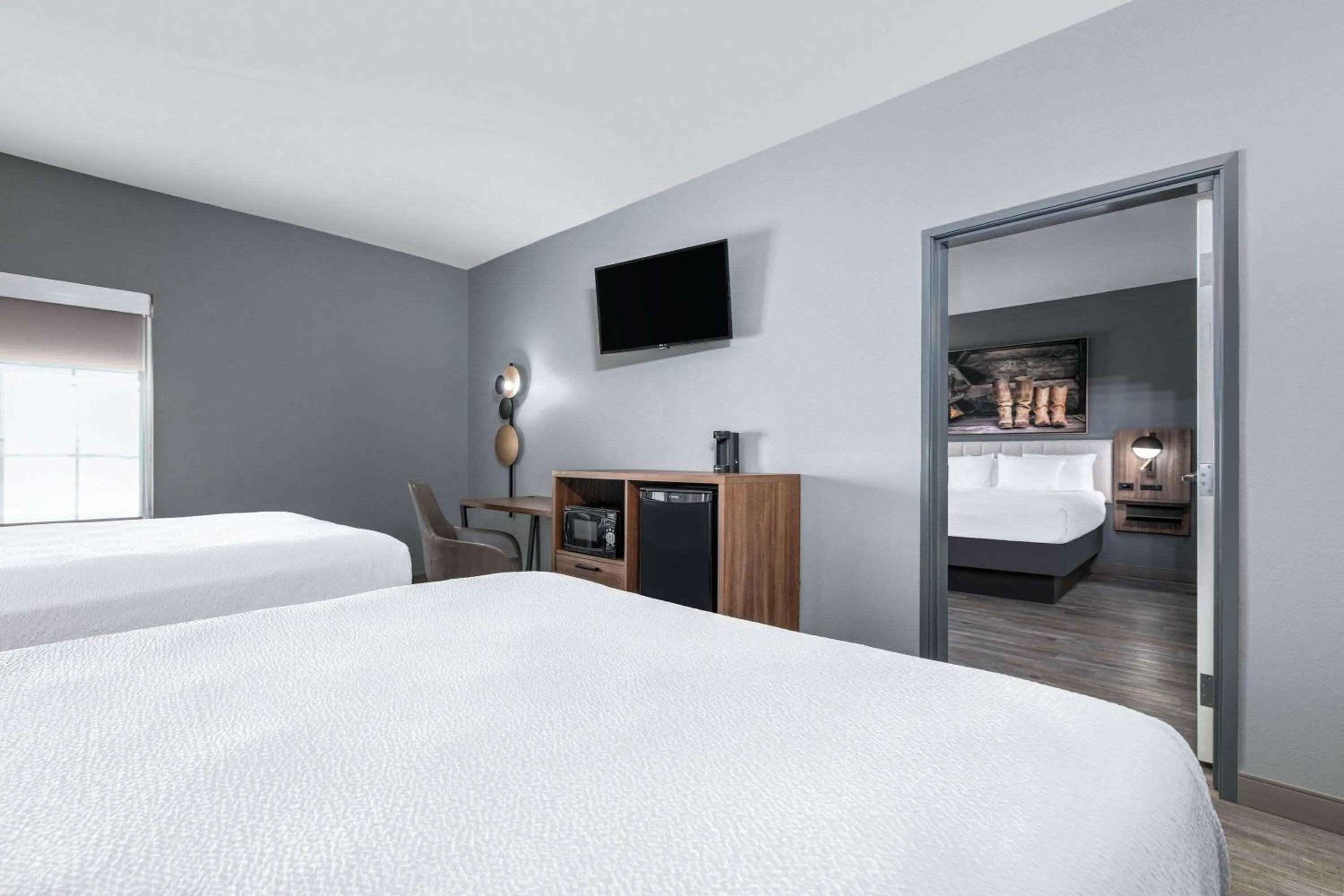 One-Bedroom Family Suite with One King Bed and Two Queen Beds, Non-Smoking in La Quinta by Wyndham Decatur