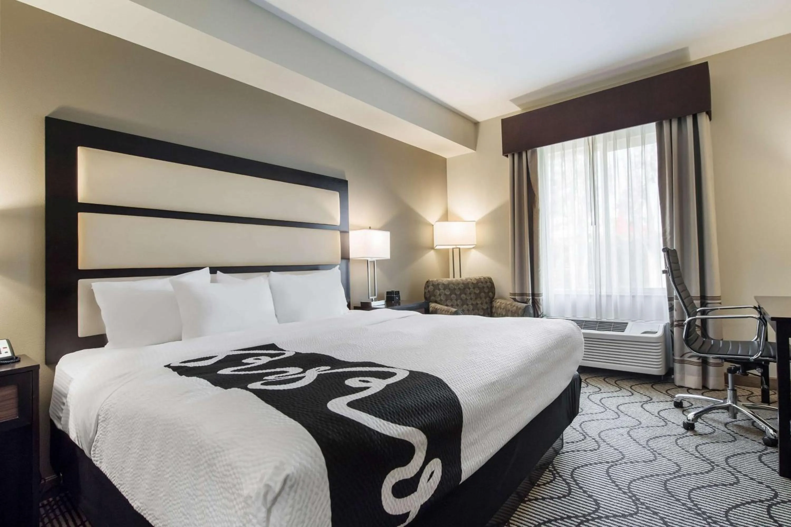 Deluxe King Room in La Quinta by Wyndham Auburn