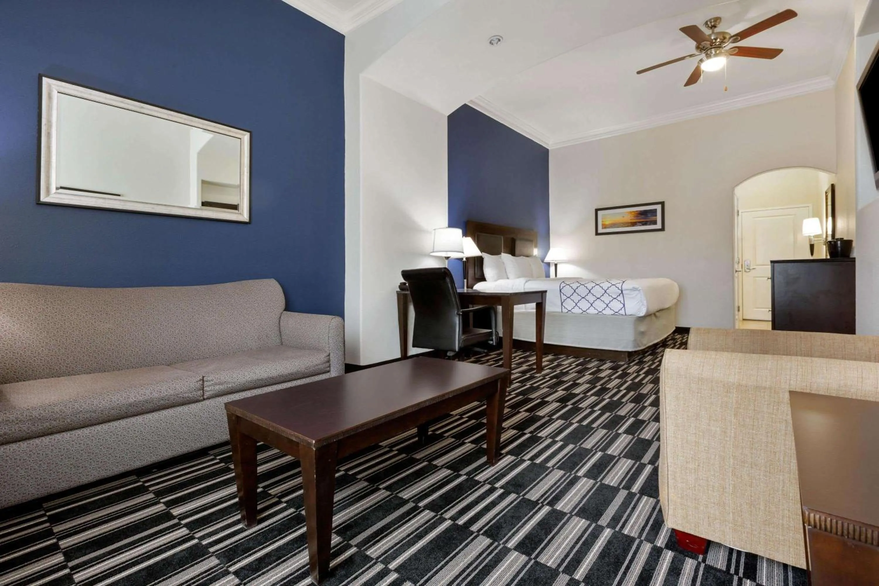 Executive King Room with Sofa Bed in La Quinta by Wyndham Alvin