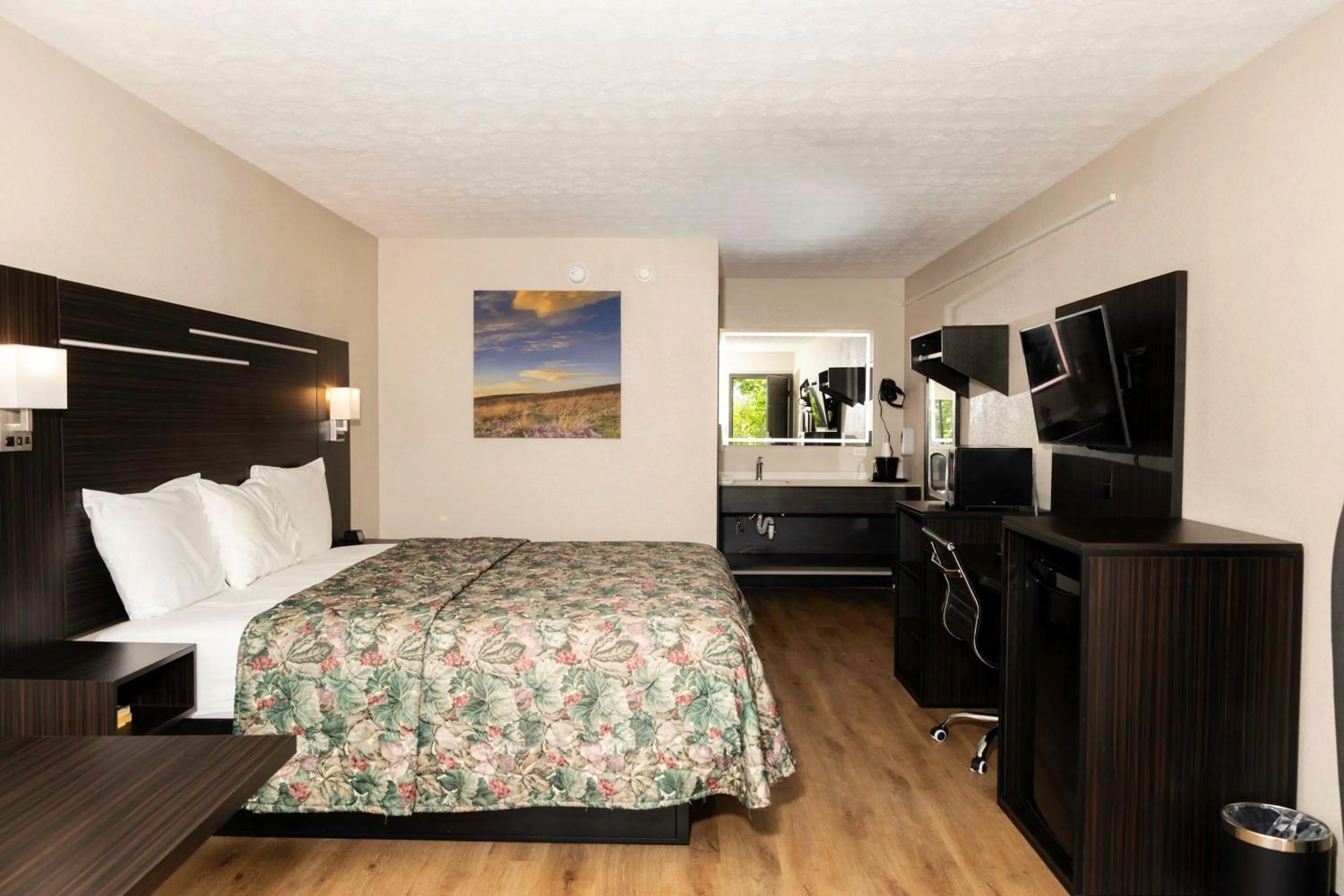 Standard King Room in Paragon Inn Hillsboro