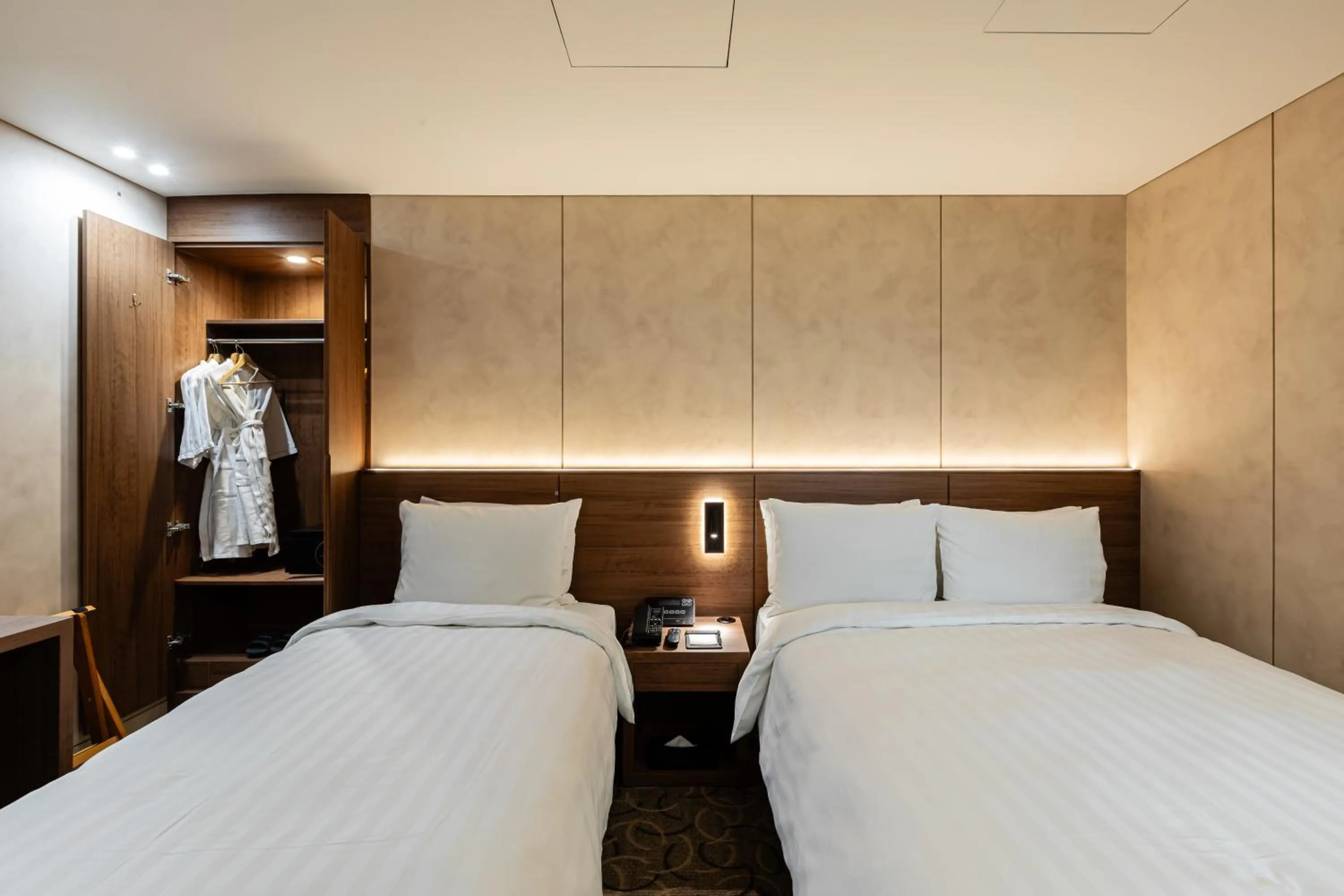 Deluxe Twin Room in New Seoul Hotel Myeongdong
