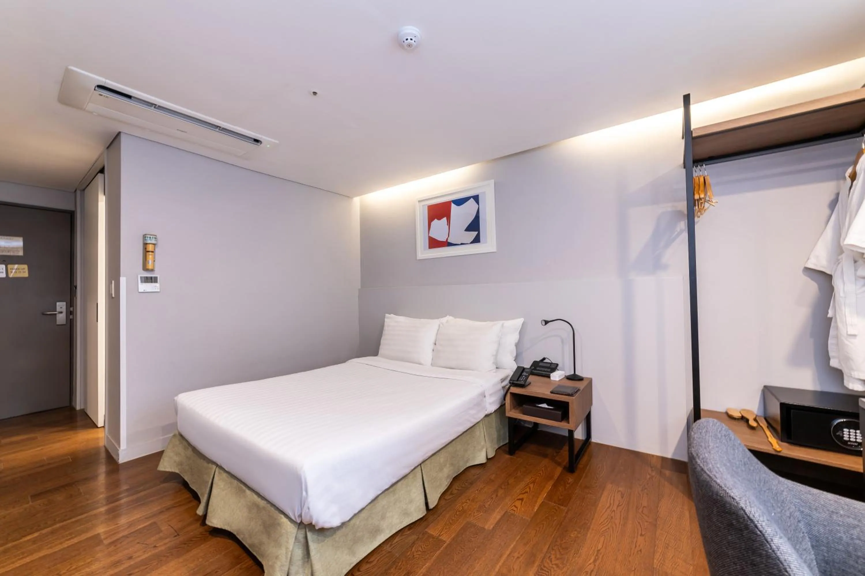 Standard Double Room in New Seoul Hotel Myeongdong