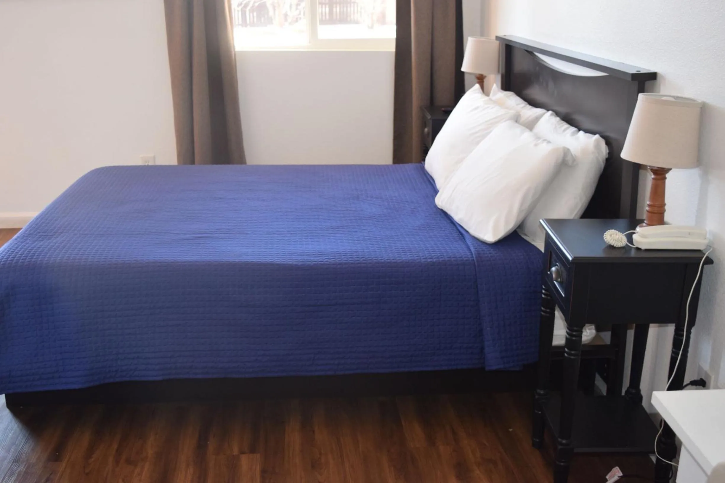 Deluxe Single Room in Stone Mountain Lodge