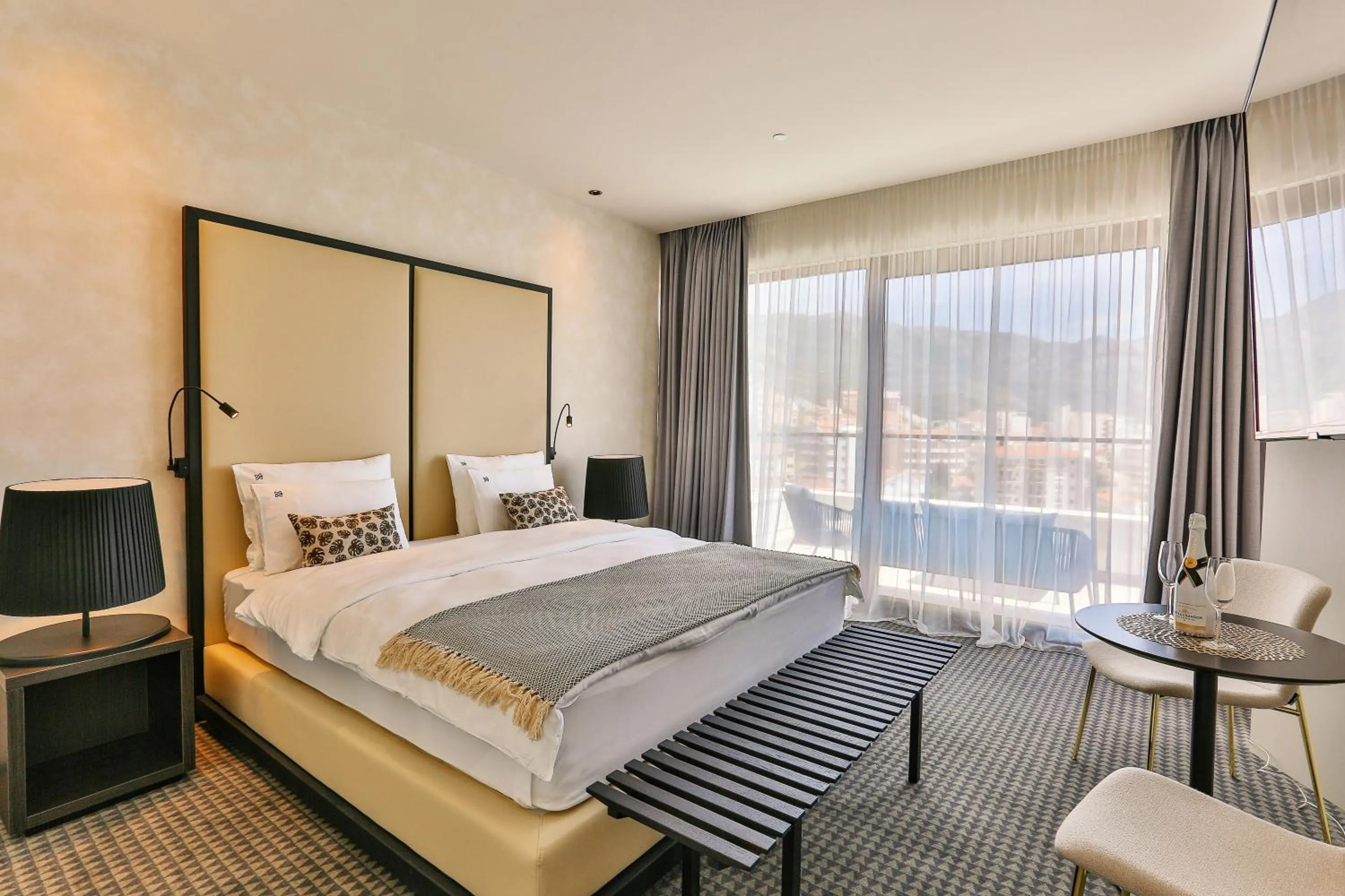 Family Room with Balcony in Hotel Kalos