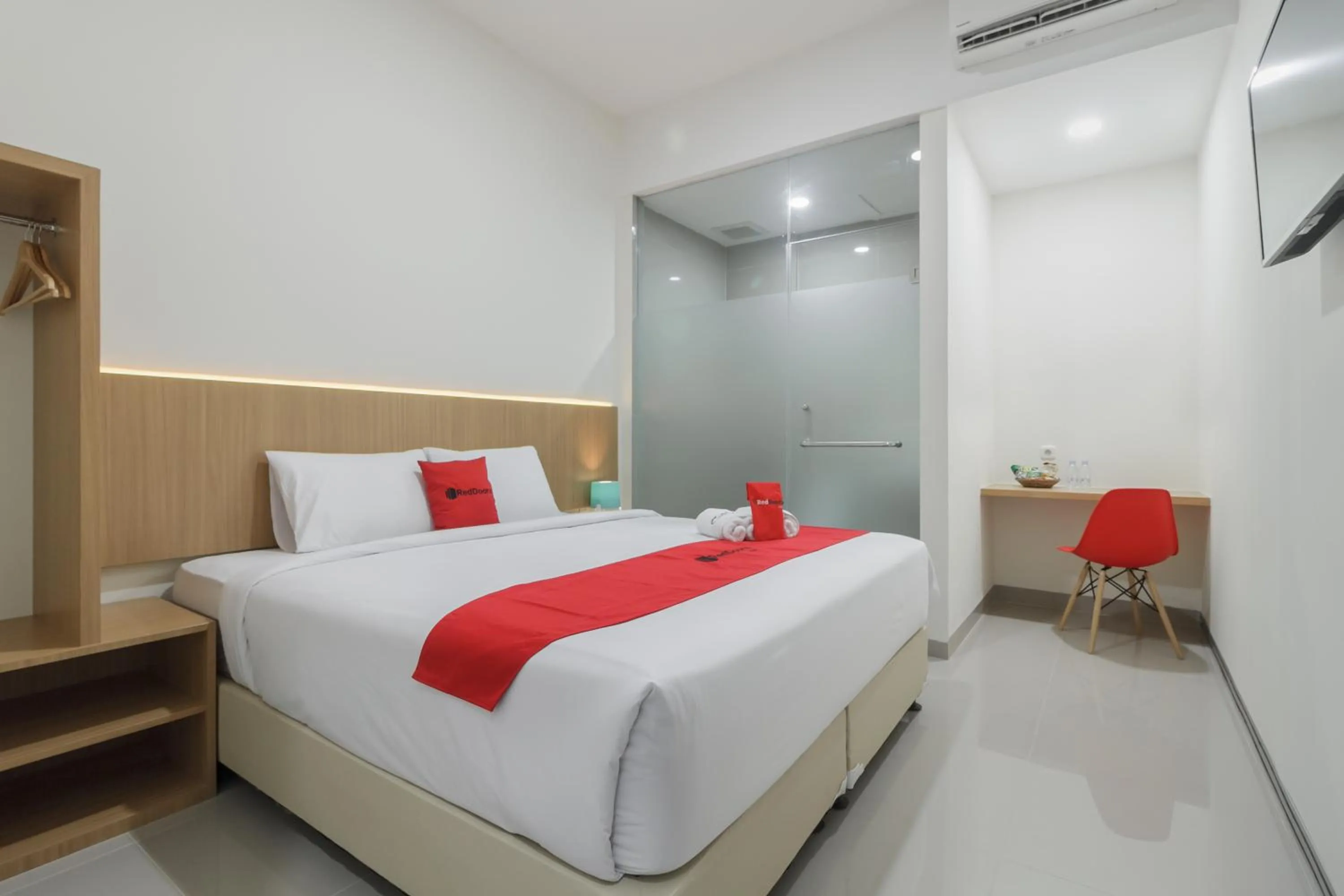 Double Room in RedDoorz near Mall SKA Pekanbaru