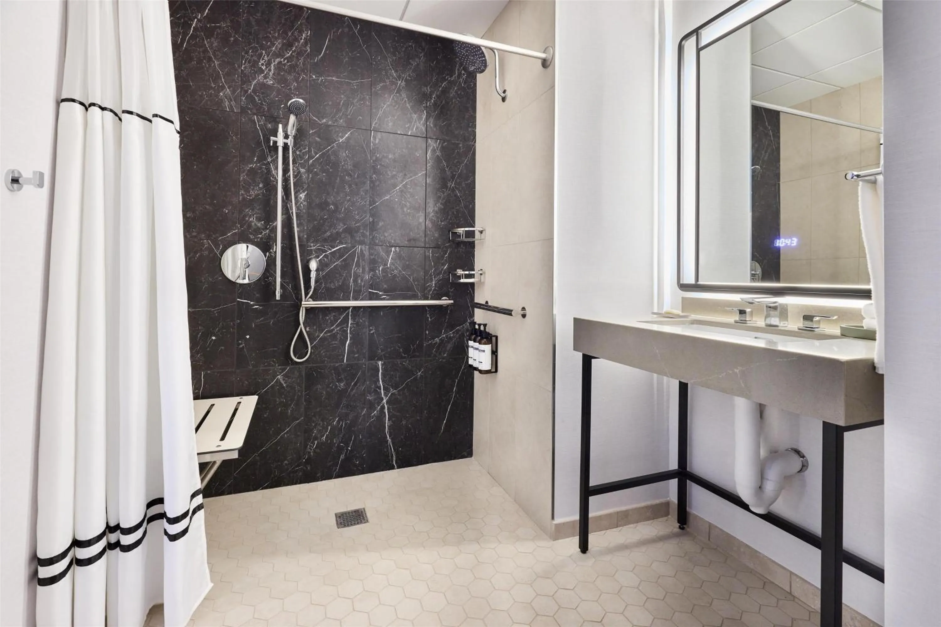 King Room with Accessible Shower - Disability Access in Hyatt Regency Chicago