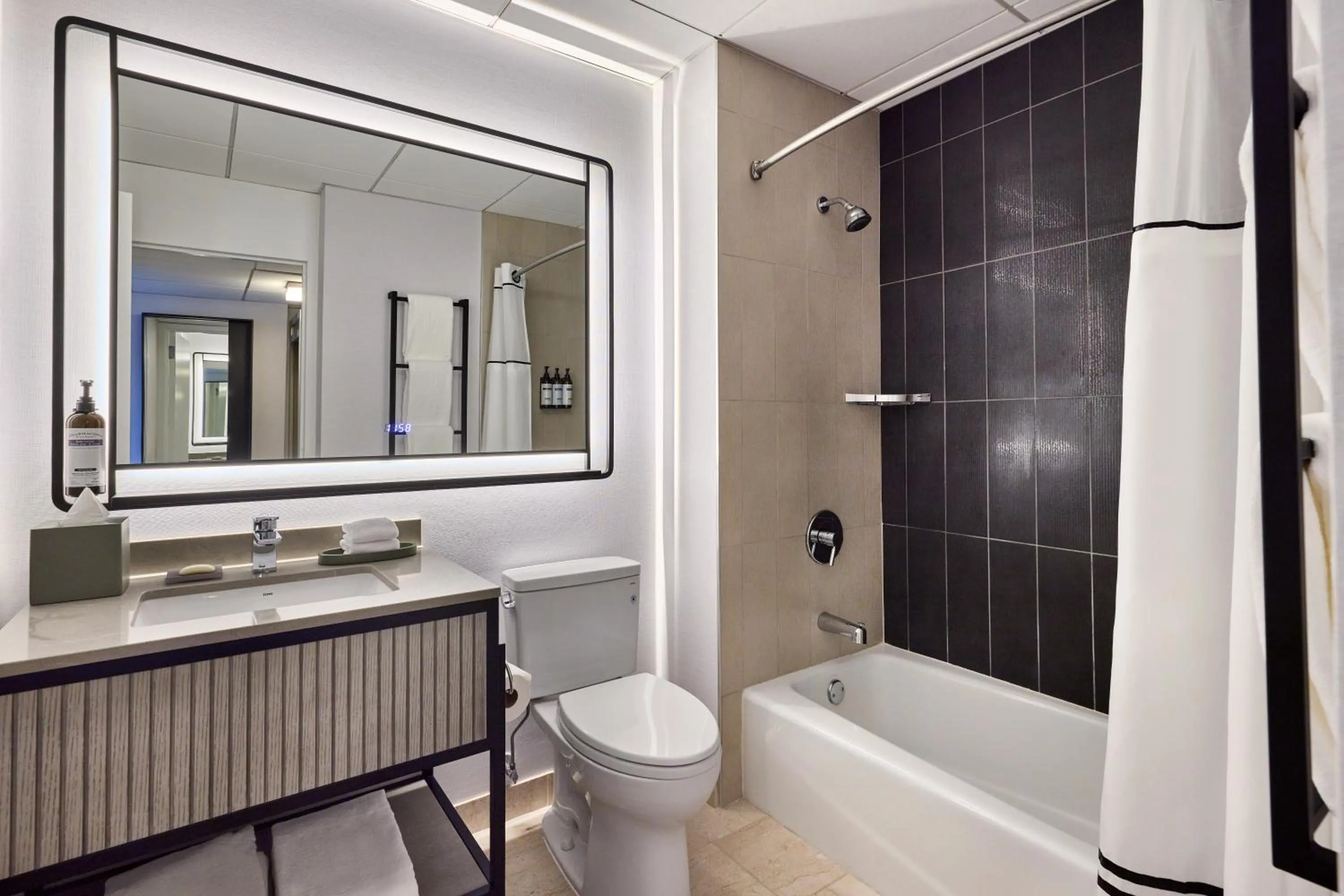 Queen Room with Two Queen Beds in Hyatt Regency Chicago