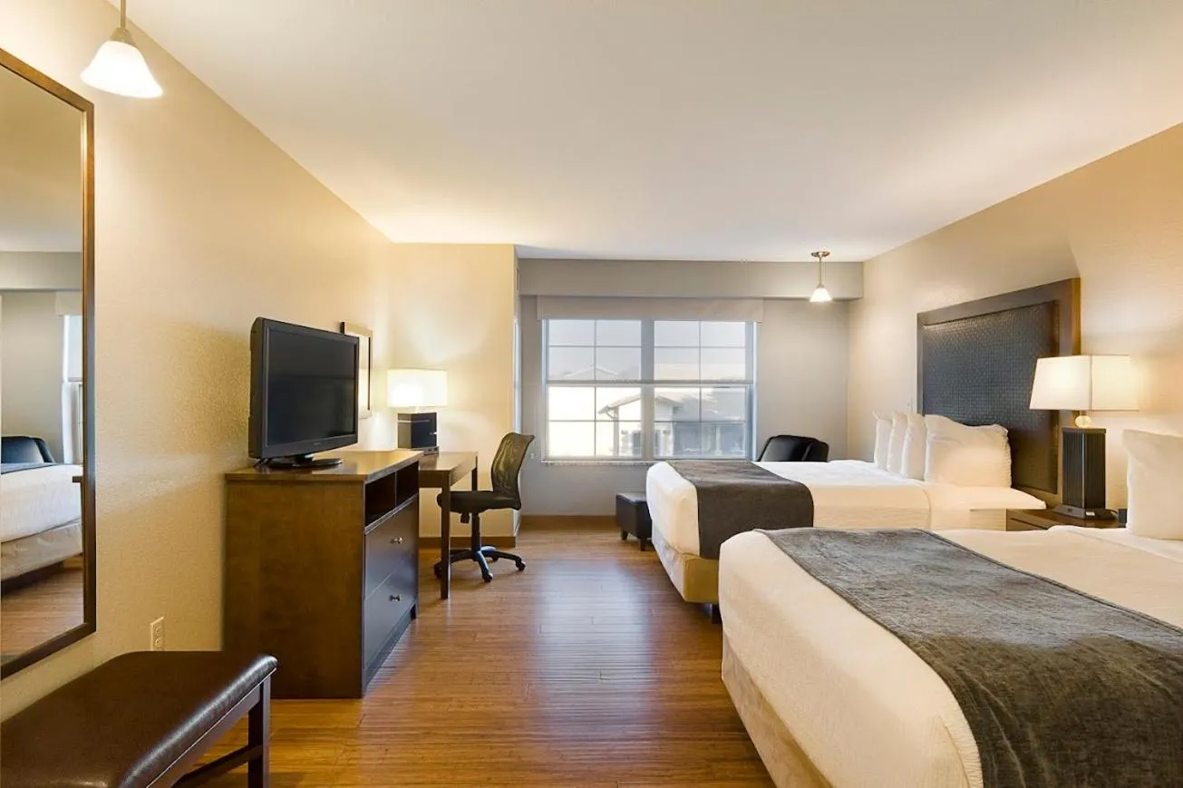 Queen Room with Two Queen Beds - Disability Access in ClubHouse Hotel and Suites