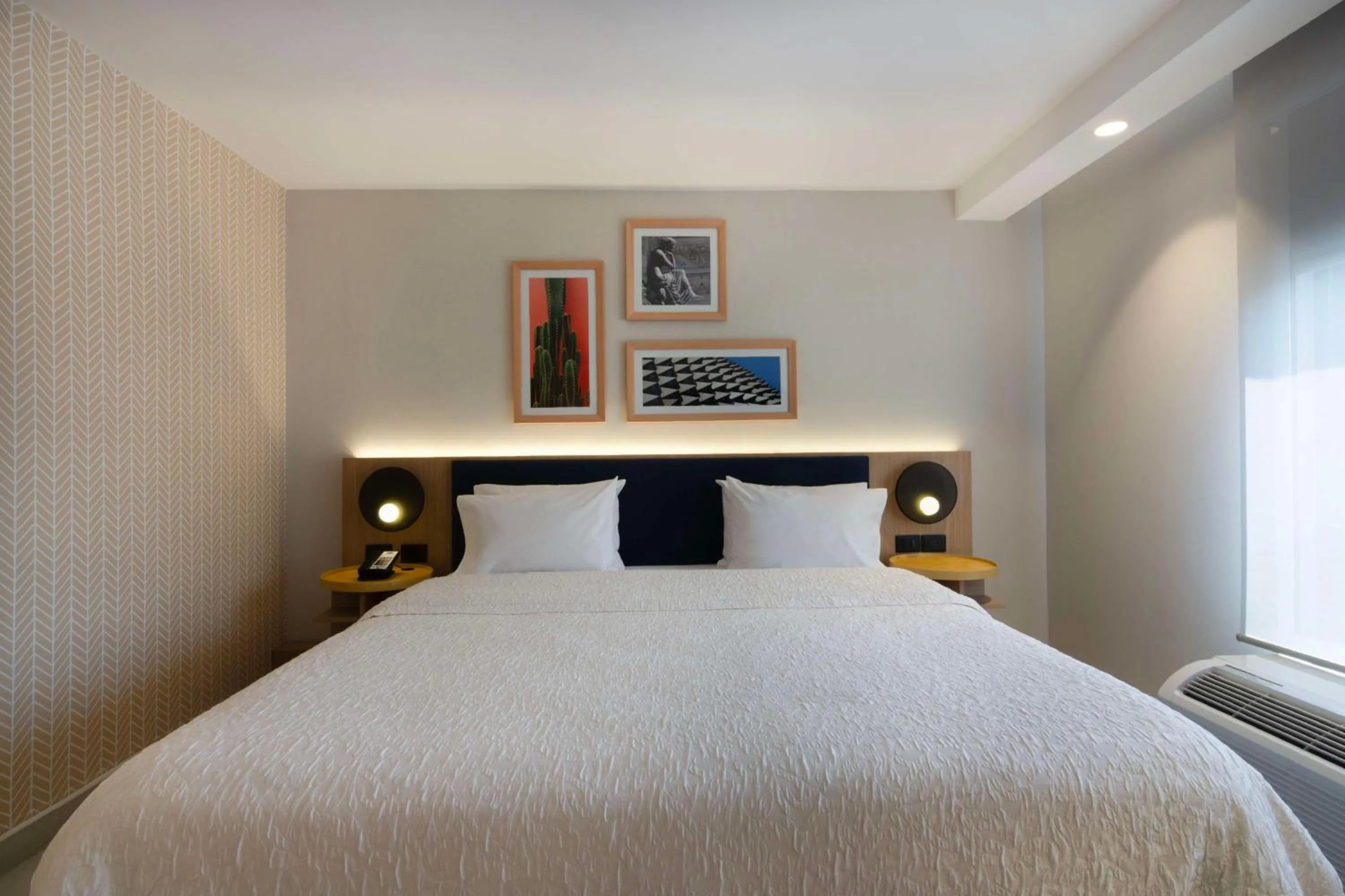 One-Bedroom Suite with one King Bed Non-Smoking in Hampton by Hilton Saltillo Zona Aeropuerto