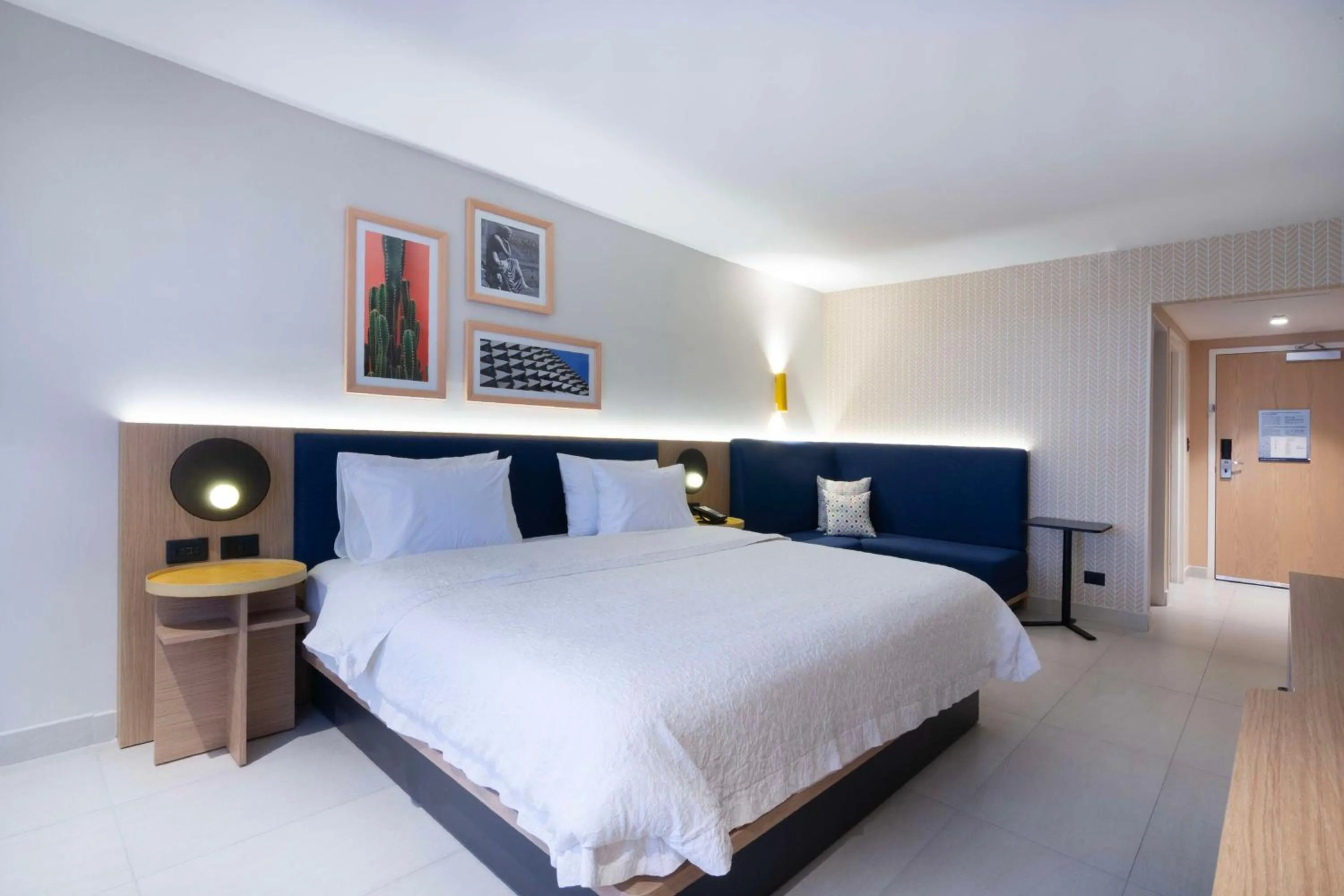 King Room - Non-Smoking in Hampton by Hilton Saltillo Zona Aeropuerto