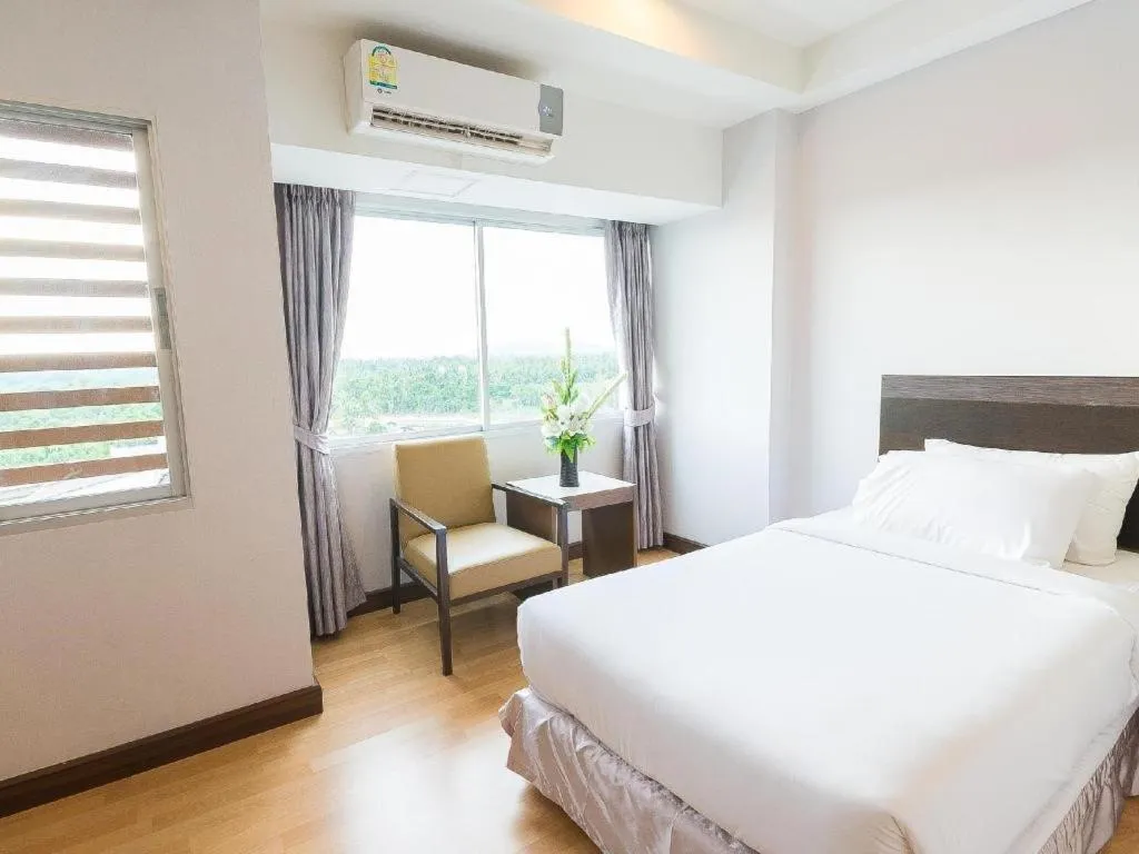 Deluxe Double Room in SinKiat Buri Hotel