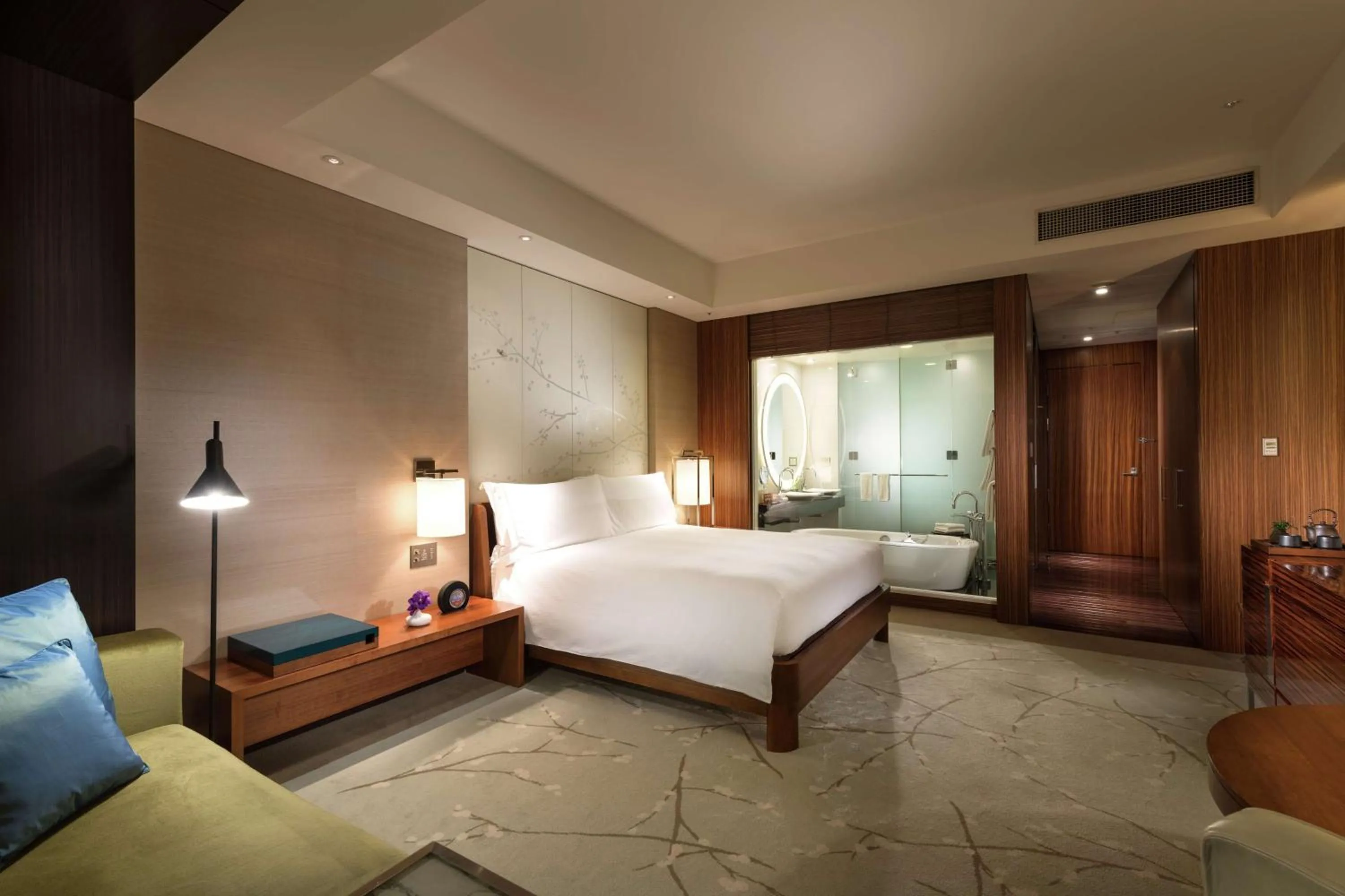 Pure Wellness King Room with Bay View in Conrad Tokyo