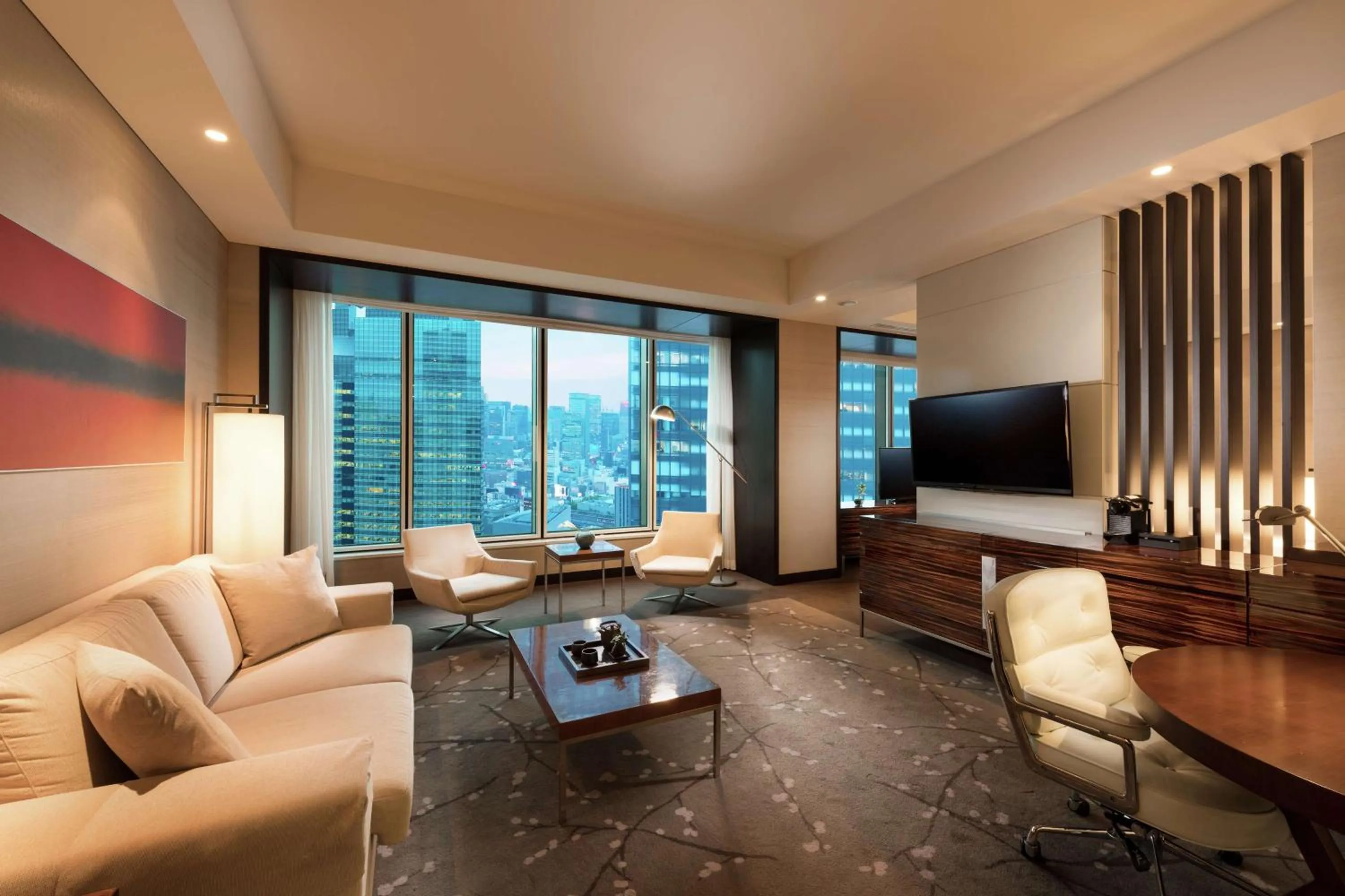 Corner Twin Suite with City View in Conrad Tokyo