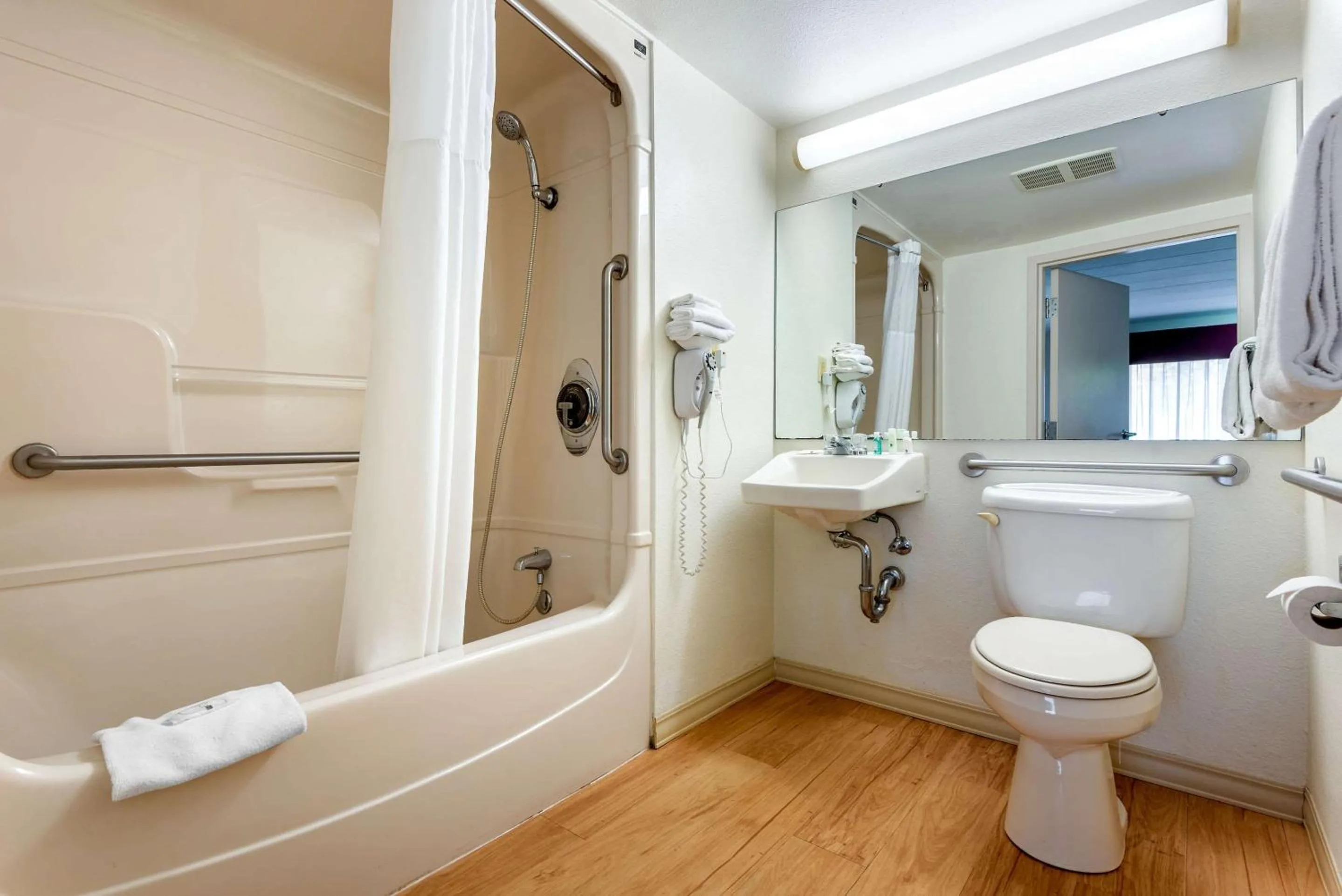 Queen Room with Two Queen Beds - Accessible/Non-Smoking  in Quality Inn Falconer - Jamestown