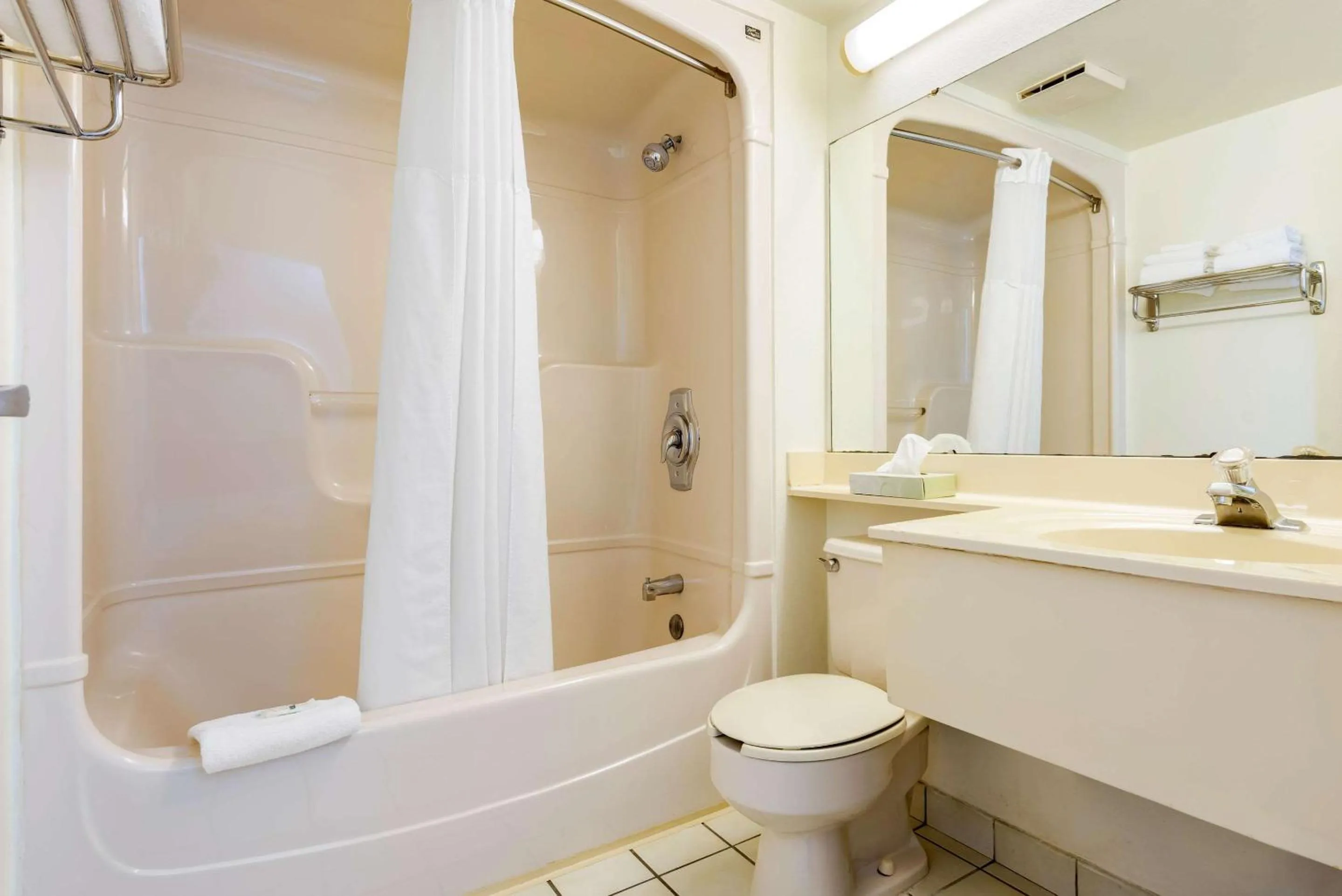 King Room - Smoking  in Quality Inn Falconer - Jamestown