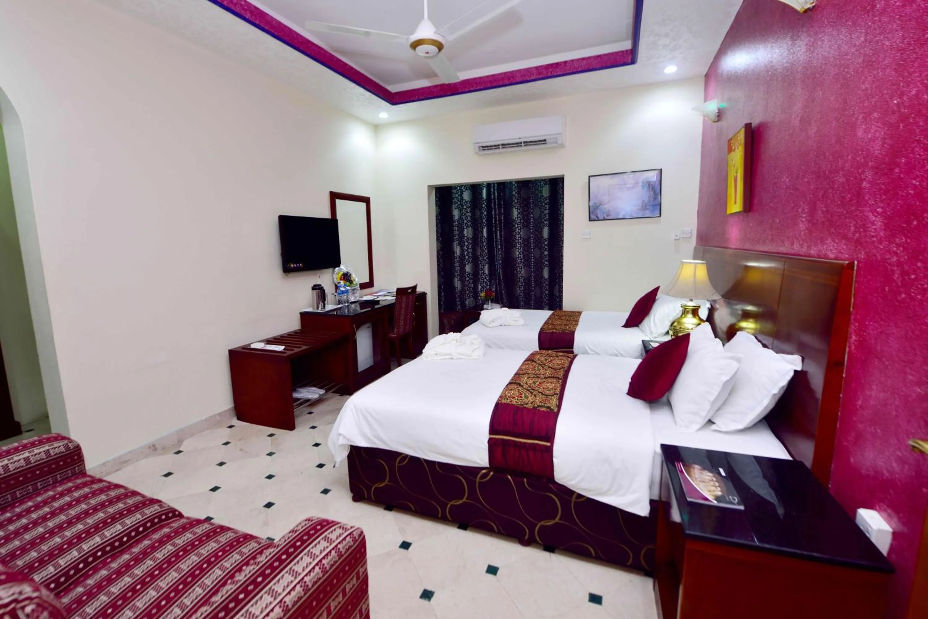 Standard Twin Room in Al Bahjah Hotel
