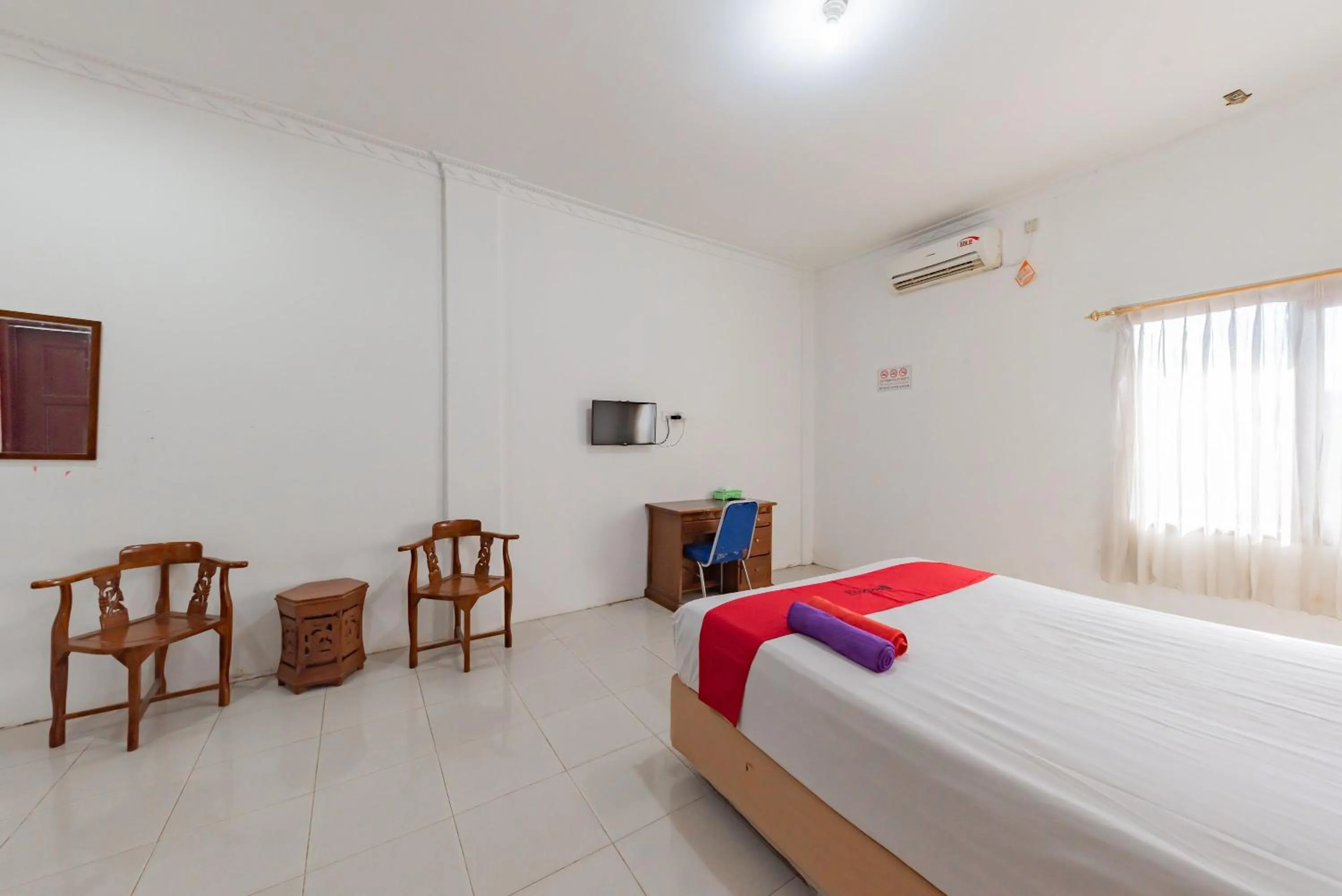 Deluxe Room in RedDoorz near Samarinda Square