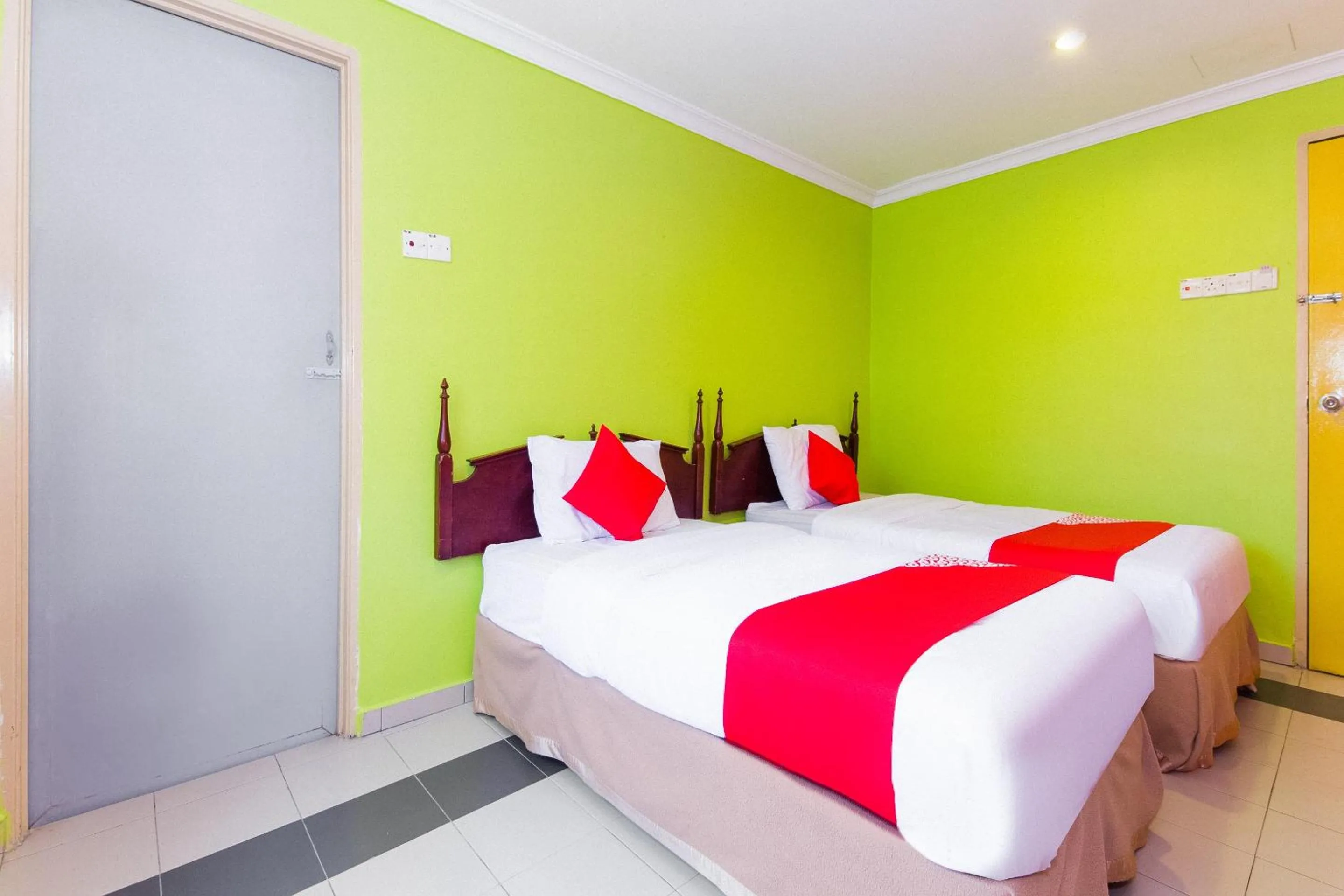 Deluxe Twin Room in Hotel O Comfort