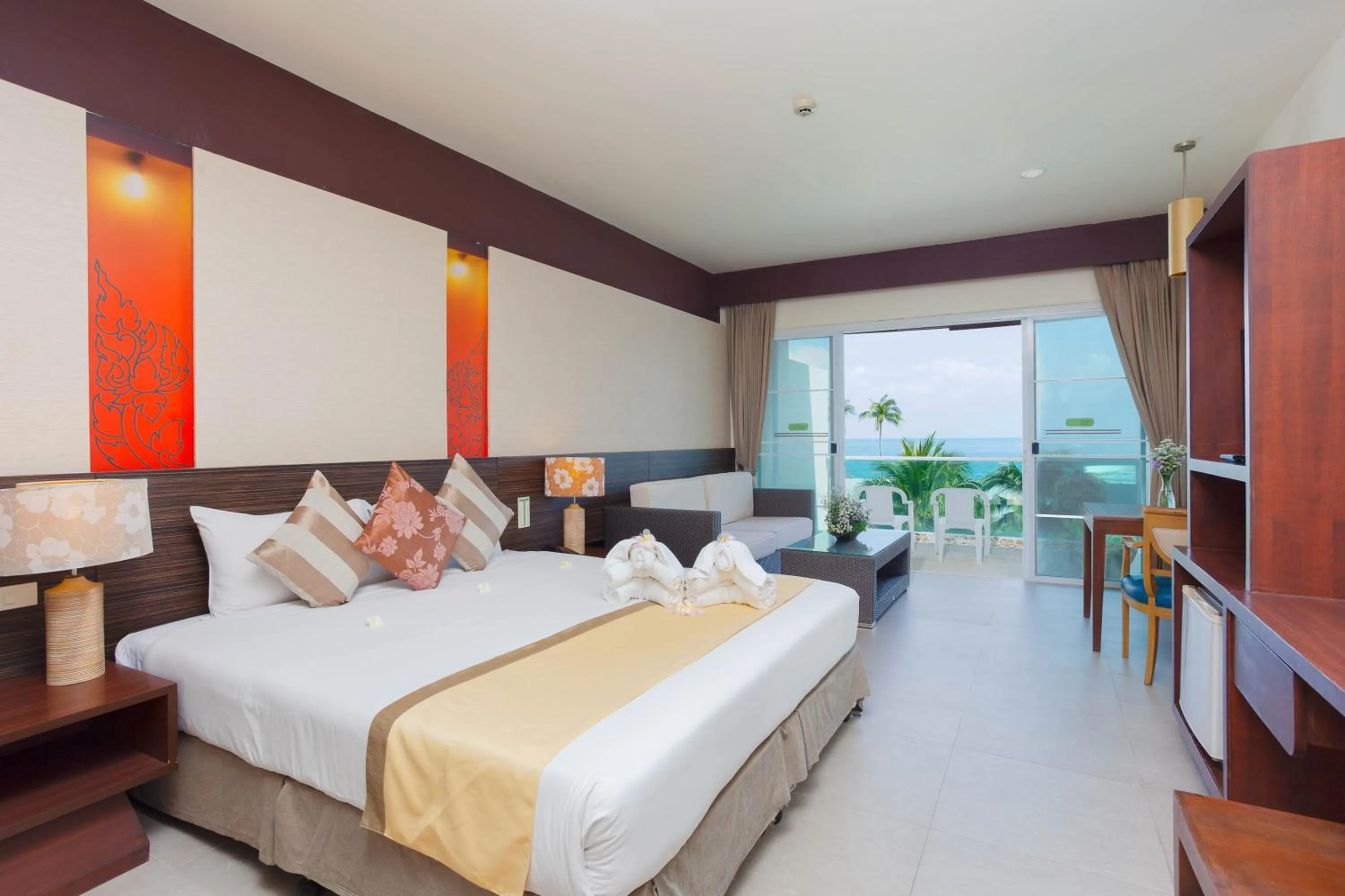 Deluxe Balcony Sea View - King Bed in Al's Resort