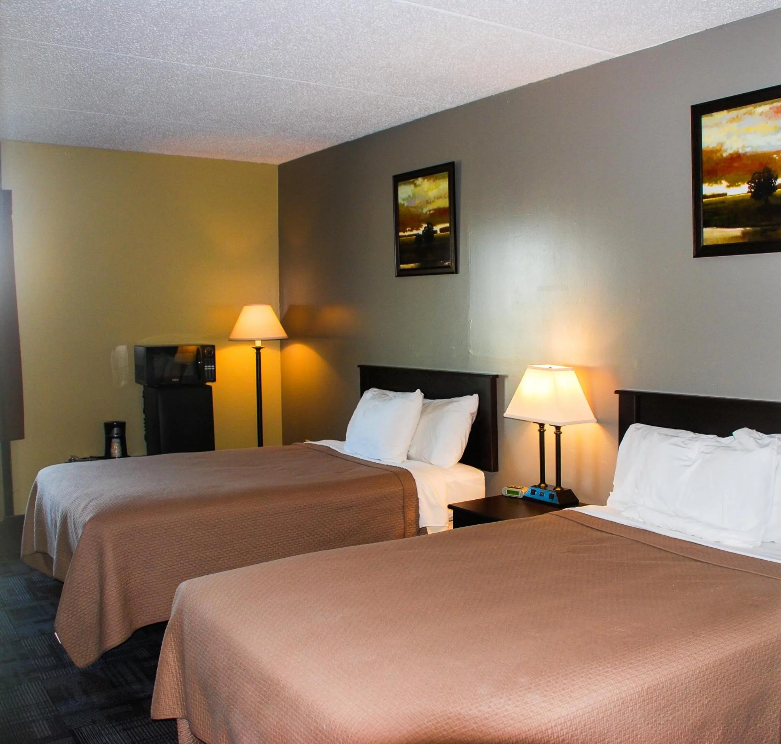 Queen Room with Two Queen Beds - Non-Smoking in Sunlac Inn Lakota