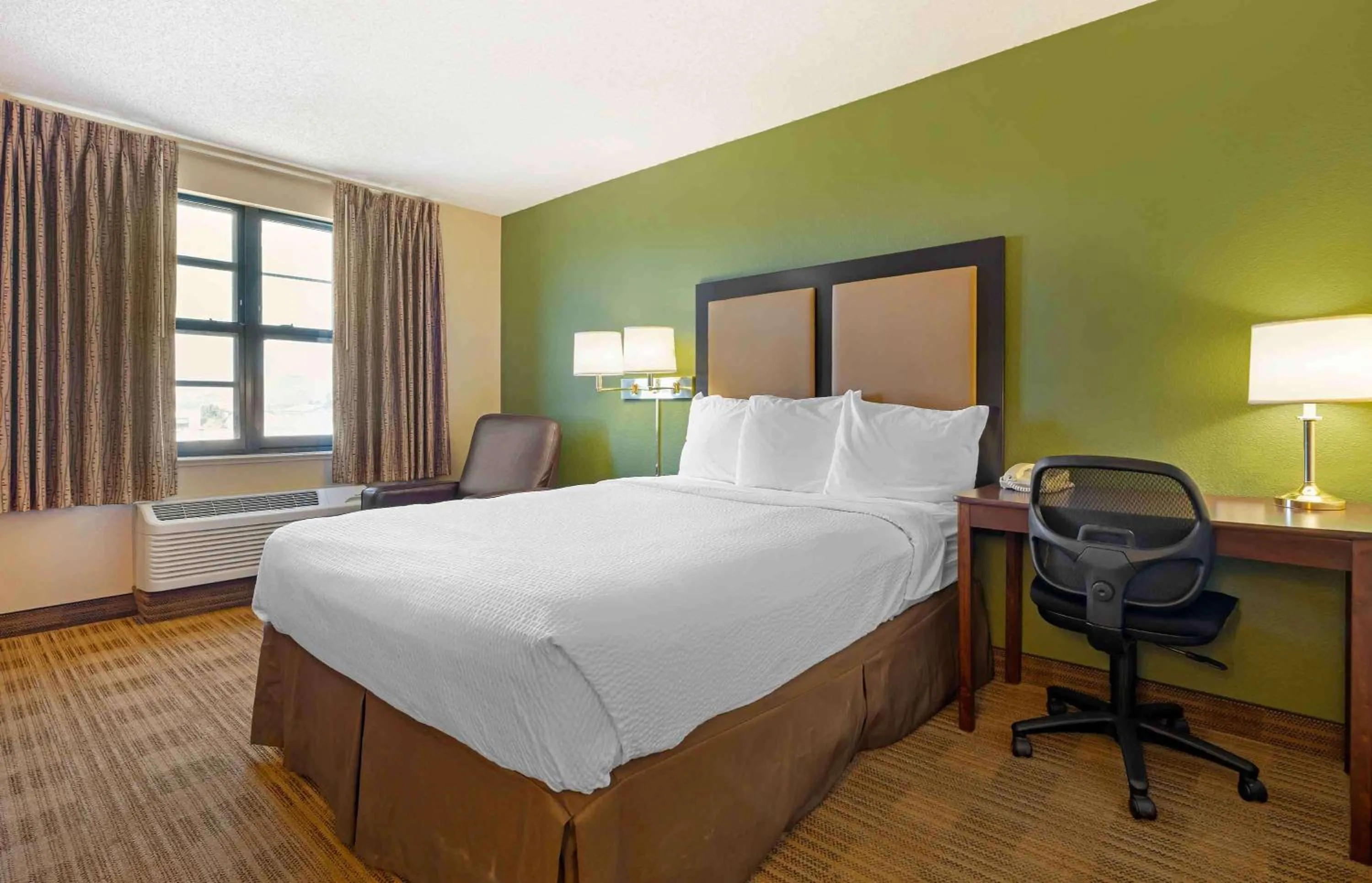 Queen Studio with One Queen Bed - Disability Access/Non-Smoking in Extended Stay America Suites - Reno - South Meadows