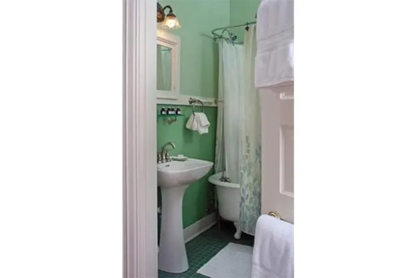 Deluxe Queen Room with Two Queen Beds in Albemarle Inn - Asheville