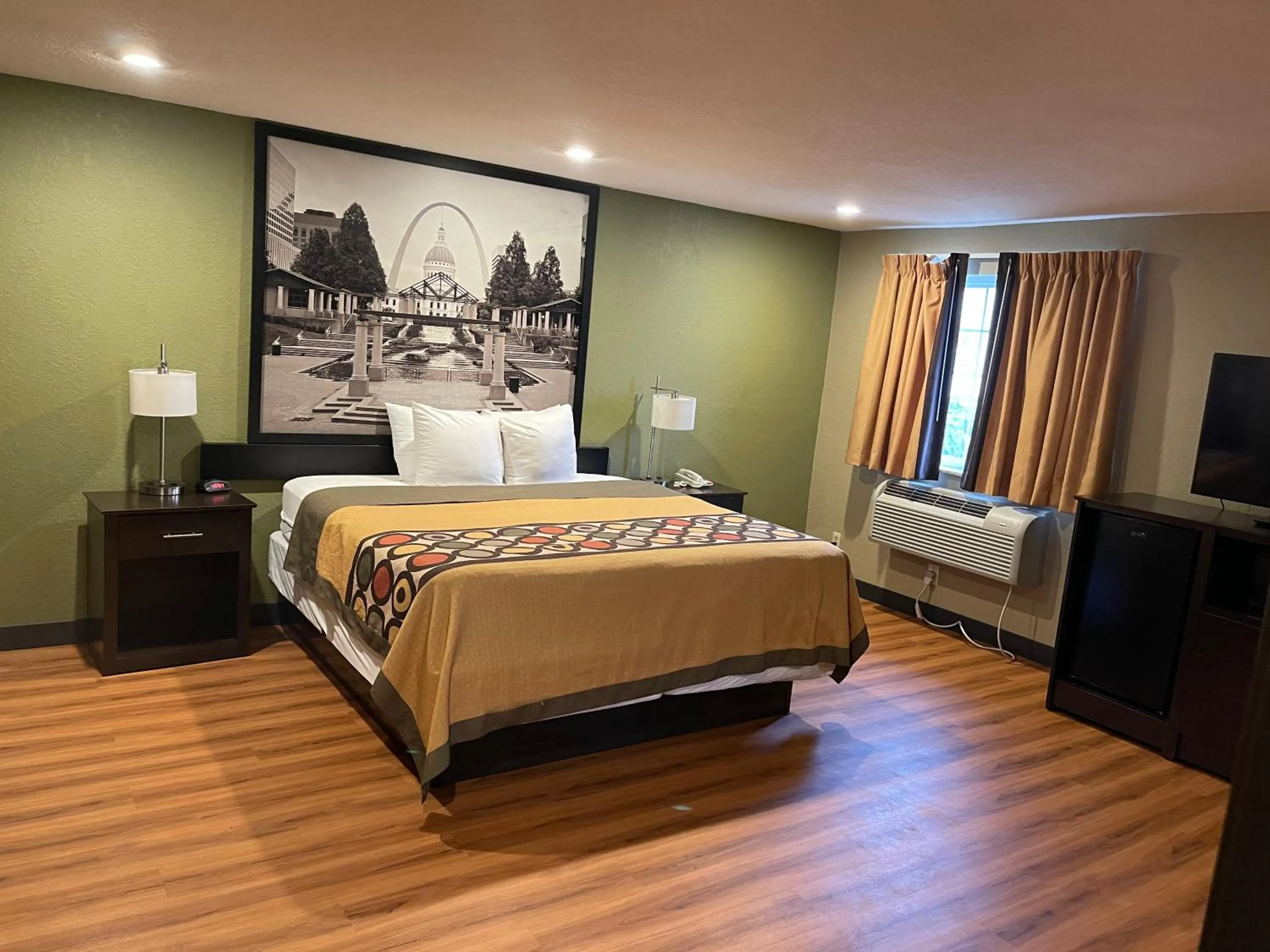 Deluxe King Suite in Super 8 by Wyndham Joplin